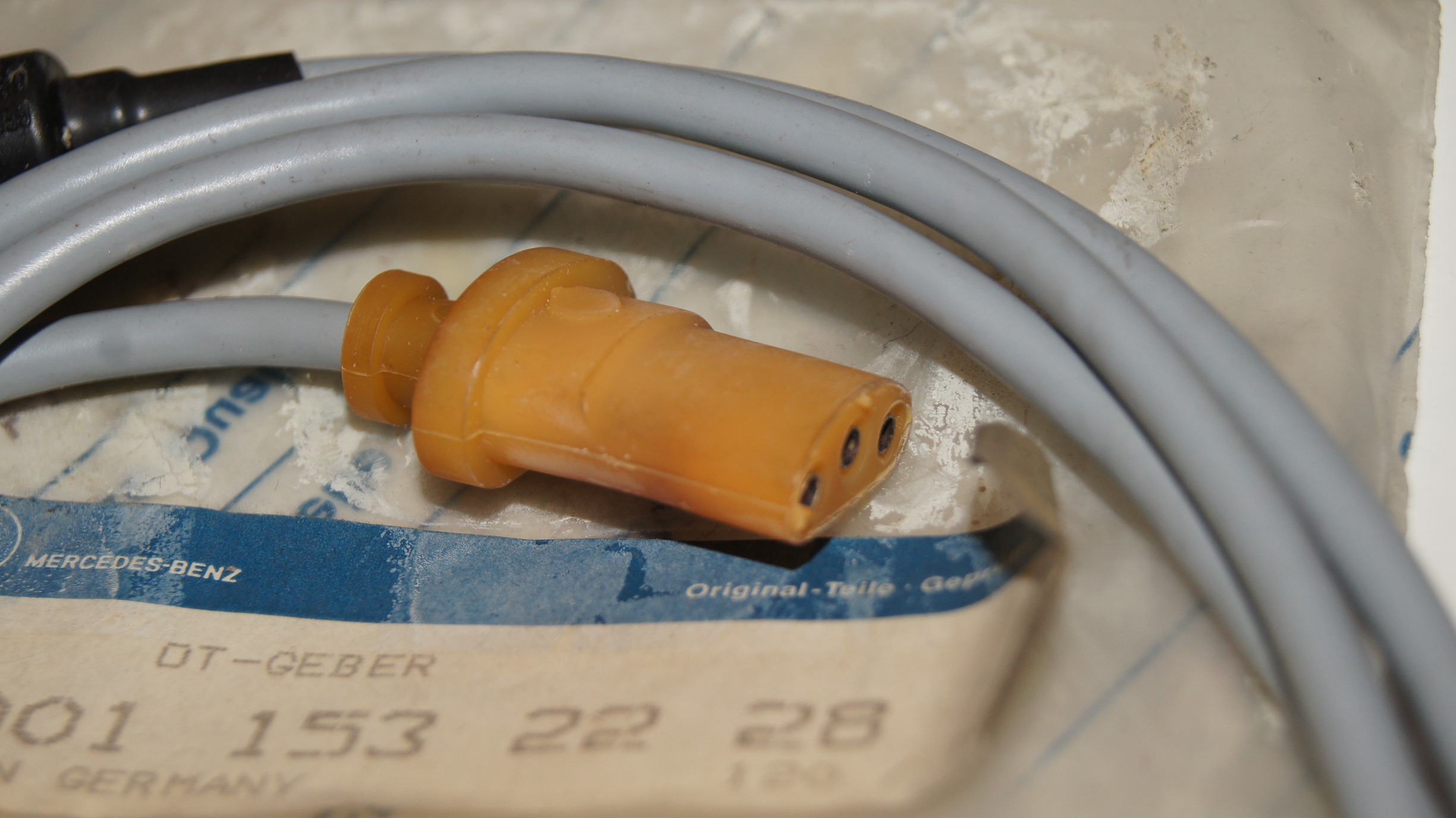 W116 450SEL 6.9 M100 985 crankshaft sensor sender unit mercedespartz