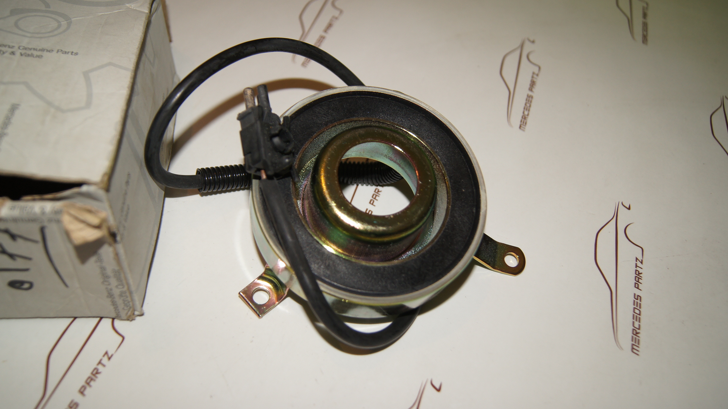 W123 M102 fan magnet Genuine Mercedes Part W123 M102 fan magnet Genuine Mercedes Part