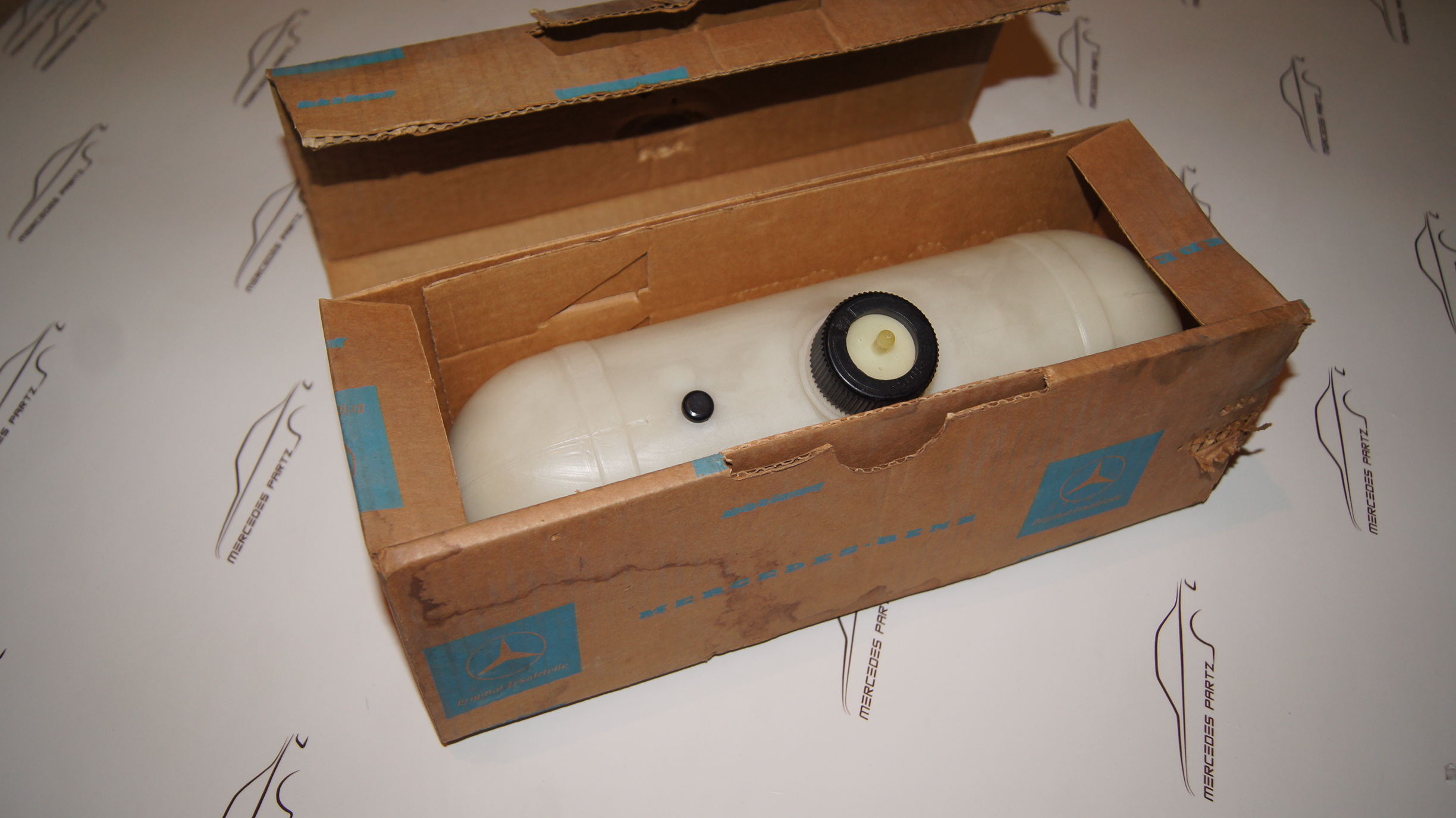 W100 600 windshield pane washer reservoir Genuine Mercedes Part W100 600 windshield pane washer reservoir Genuine Mercedes Part