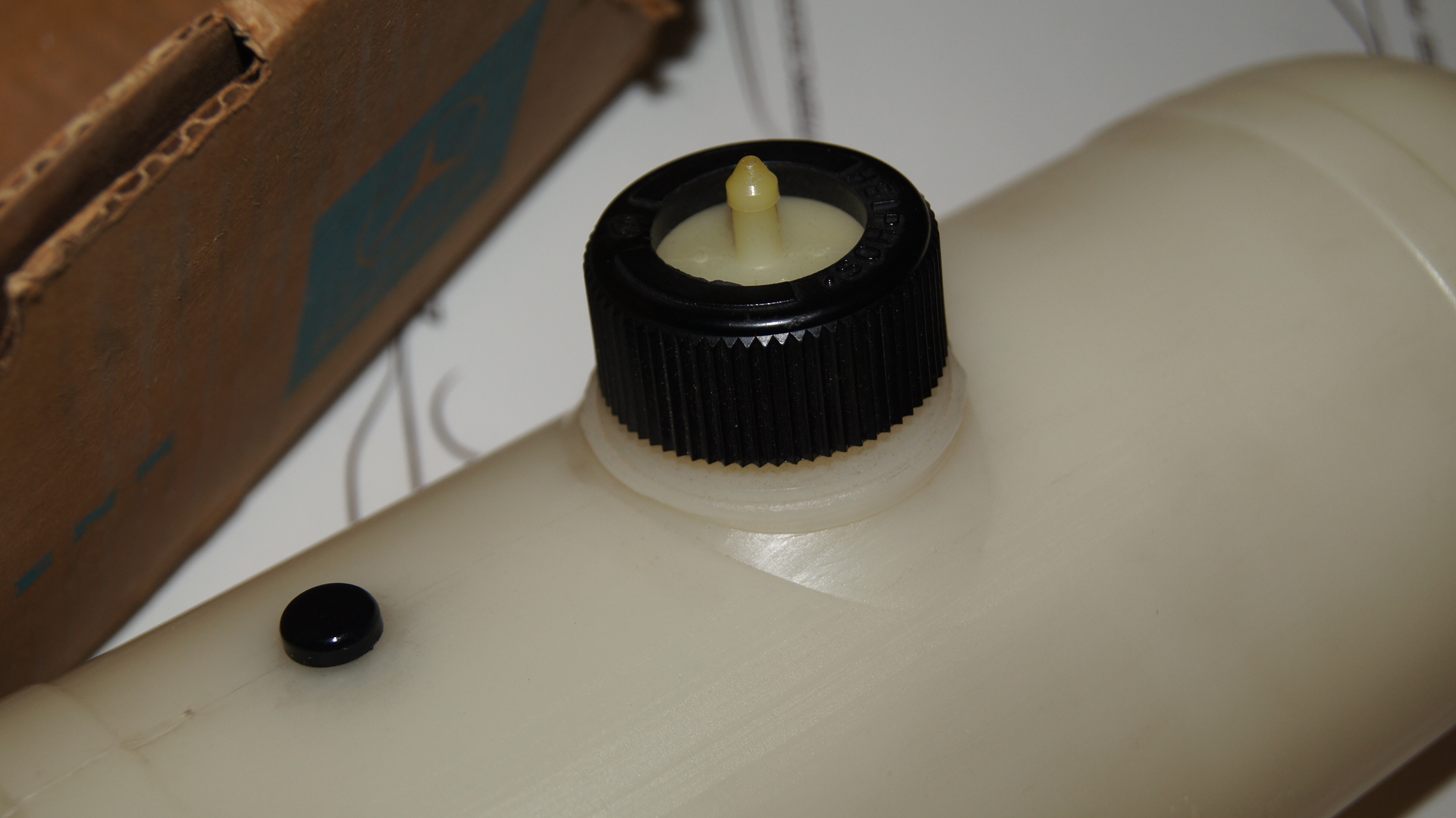 W100 600 windshield pane washer reservoir Genuine Mercedes Part W100 600 windshield pane washer reservoir Genuine Mercedes Part