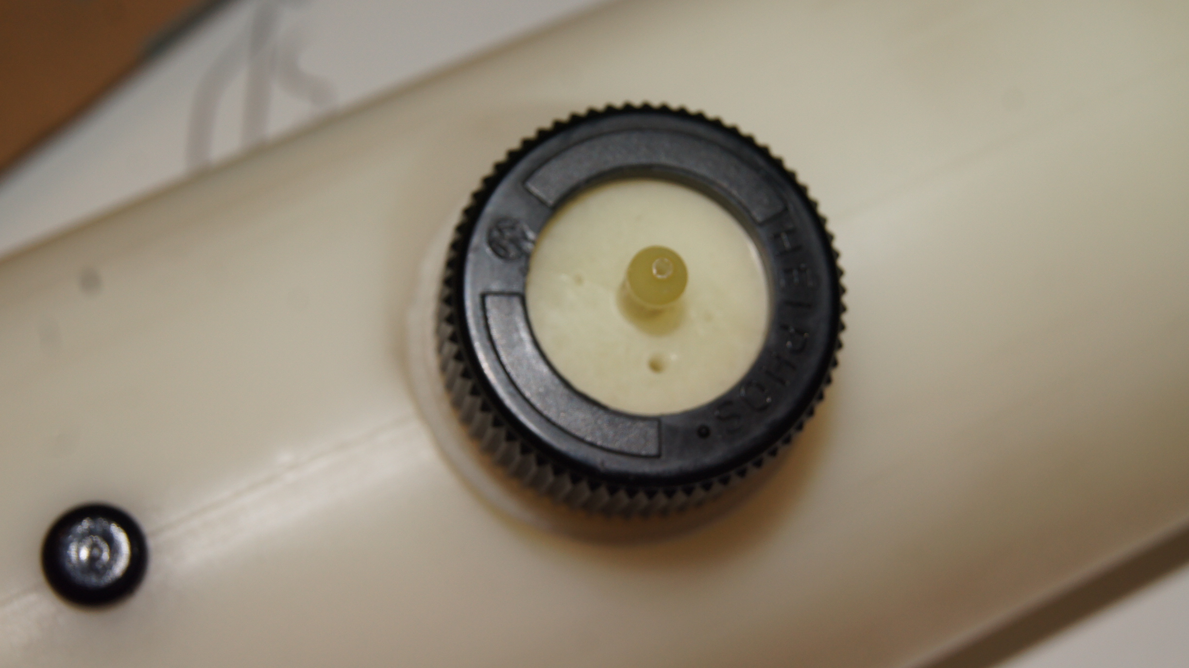 W100 600 windshield pane washer reservoir Genuine Mercedes Part W100 600 windshield pane washer reservoir Genuine Mercedes Part