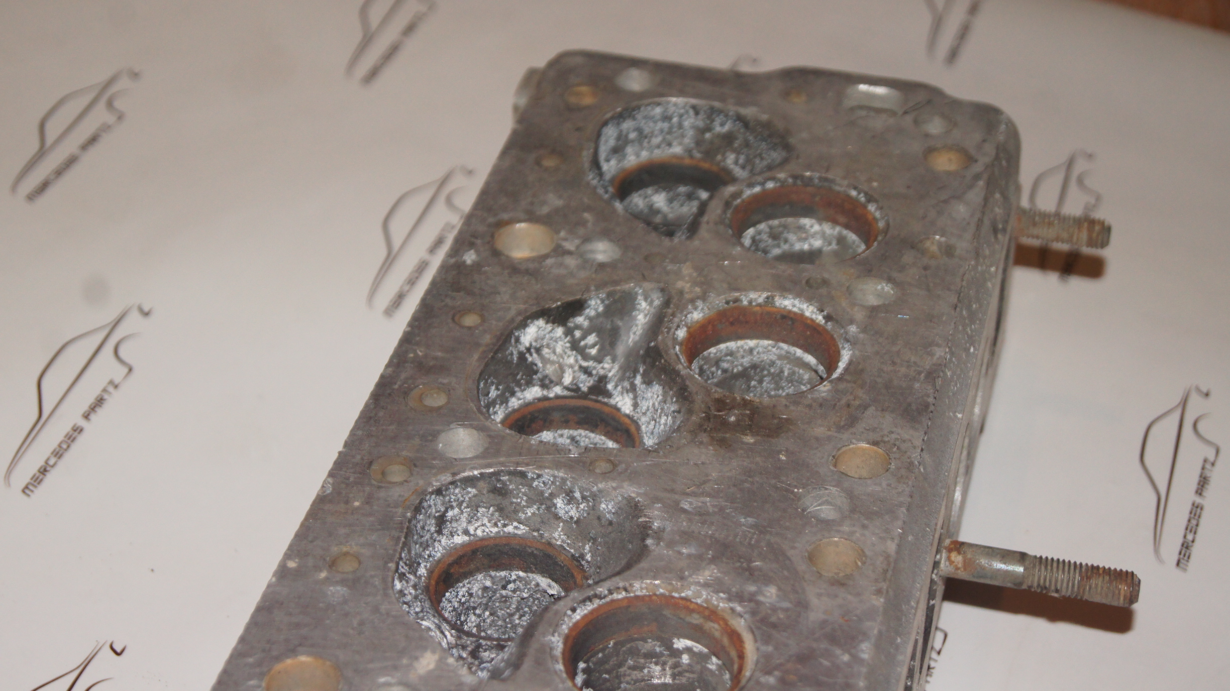 M129 980 981 982 USED cylinder head 250SL / 250SE Genuine Mercedes Part M129 980 981 982 USED cylinder head 250SL / 250SE Genuine Mercedes Part