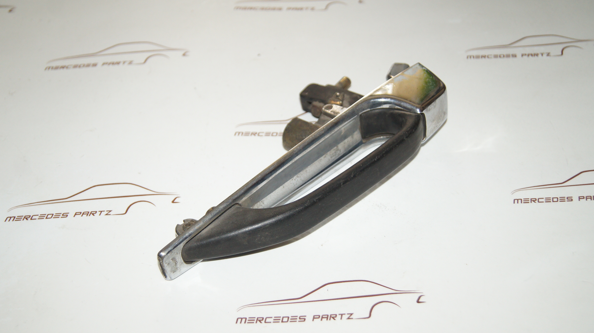 W123 rear Left or Right door handle mercedespartz