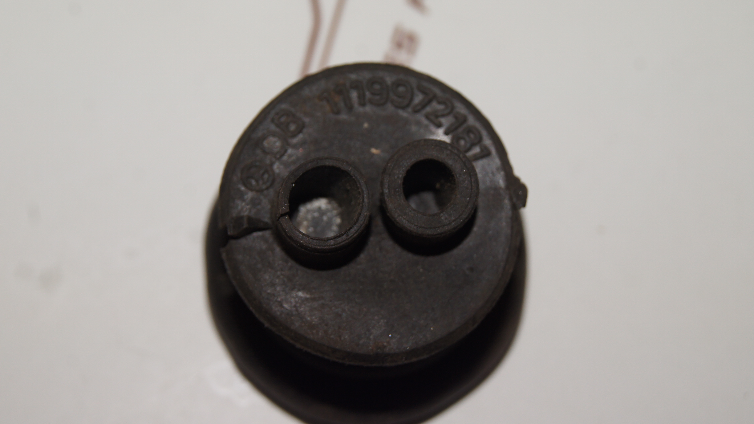 W108 W110 W111 W112 W113 W114 W115 grommet Genuine Mercedes Part W108 W110 W111 W112 W113 W114 W115 grommet Genuine Mercedes Part