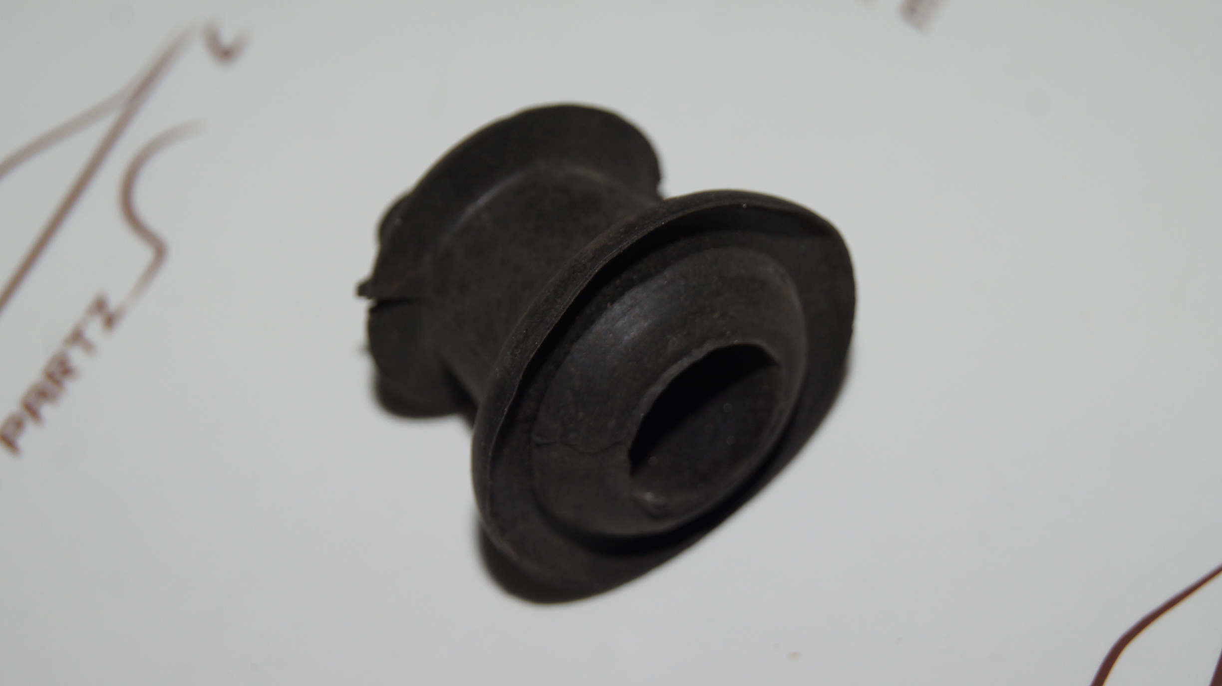 W108 W110 W111 W112 W113 W114 W115 grommet Genuine Mercedes Part W108 W110 W111 W112 W113 W114 W115 grommet Genuine Mercedes Part