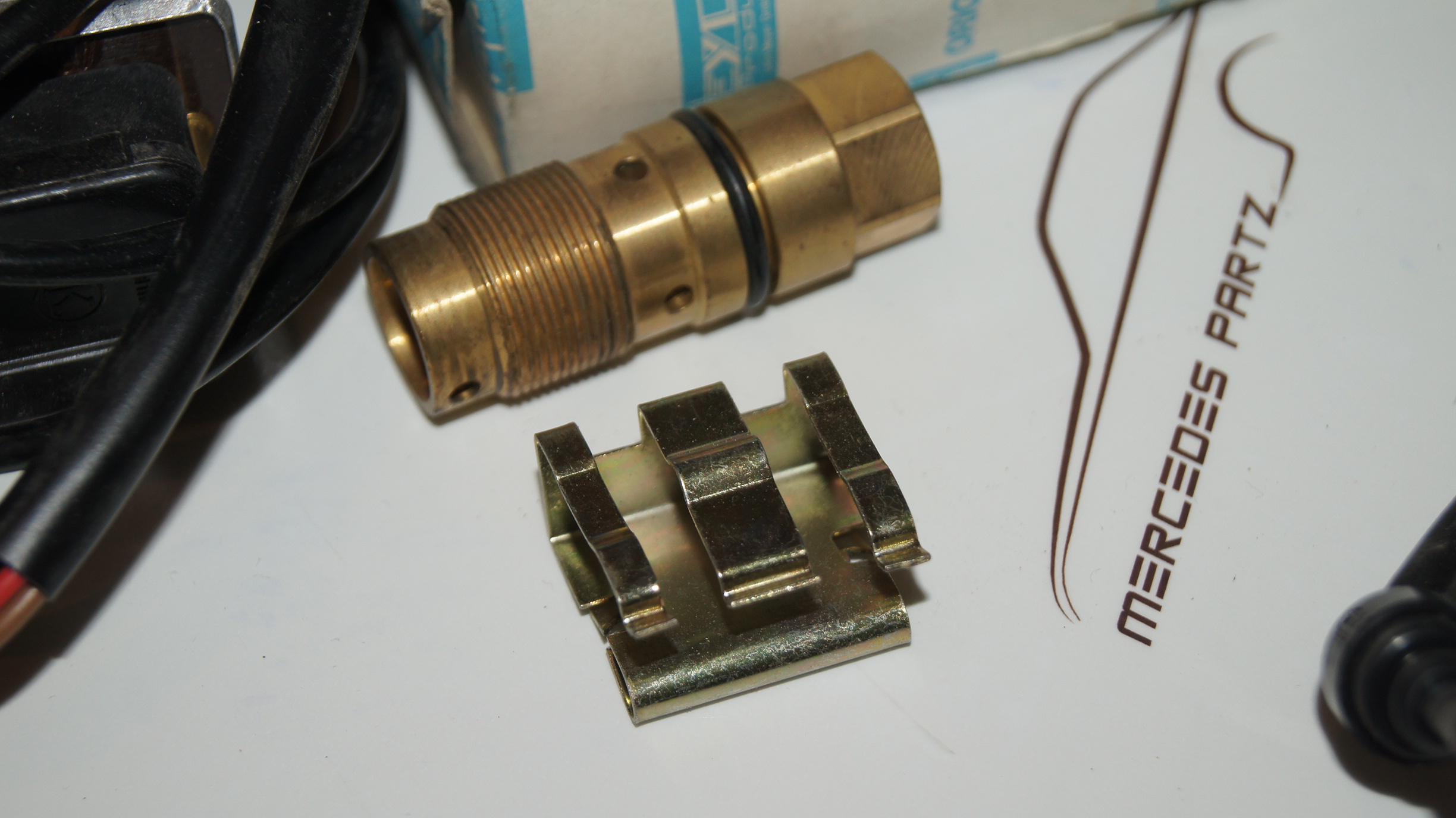 A0005456132 M115 shutoff valve repair kit Genuine Mercedes Part A0005456132 M115 shutoff valve repair kit Genuine Mercedes Part