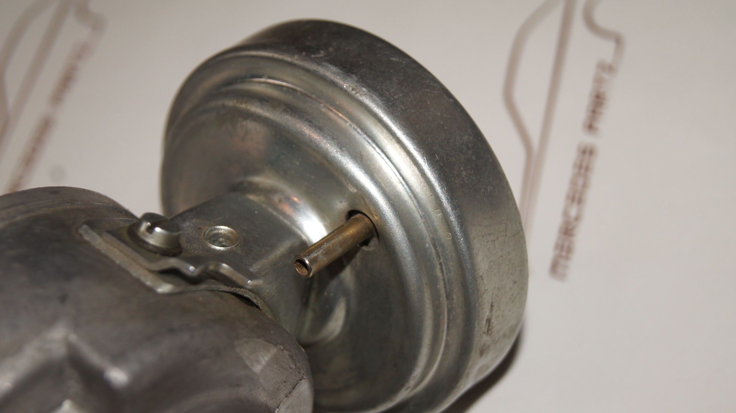 A0021588701 M117.961 960 5.0 ignition distributor Bosch A0021588701 M117.961 960 5.0 ignition distributor Bosch