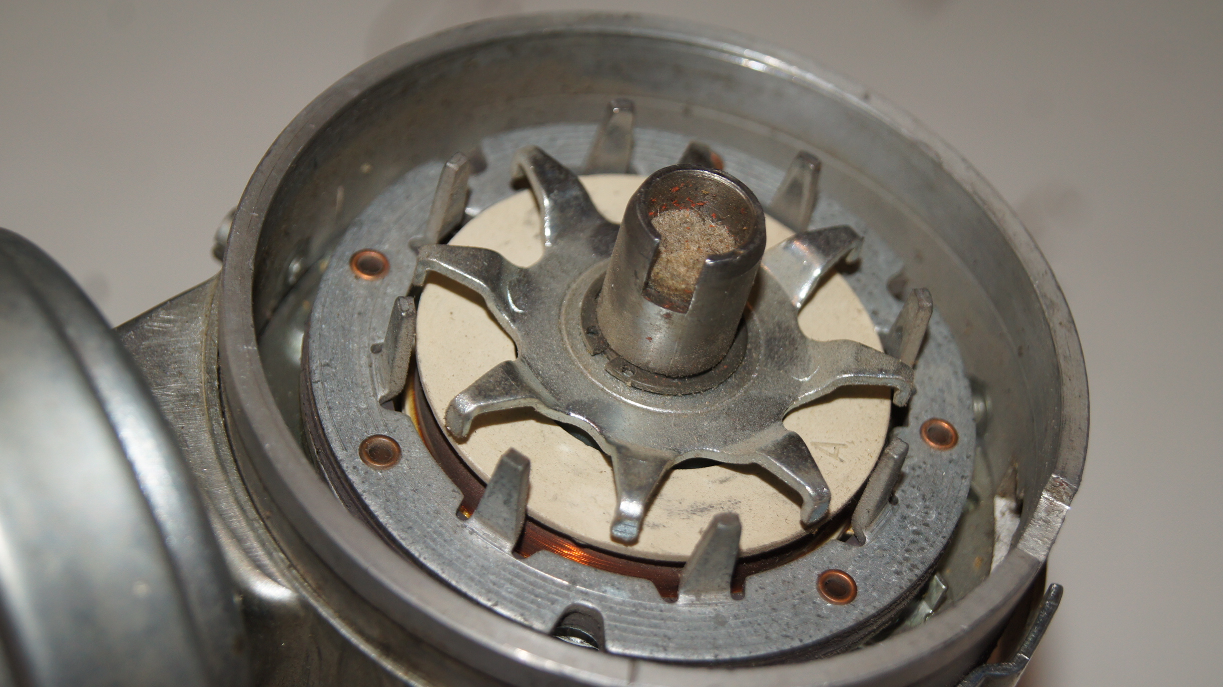 A0021588701 M117.961 960 5.0 ignition distributor Bosch A0021588701 M117.961 960 5.0 ignition distributor Bosch