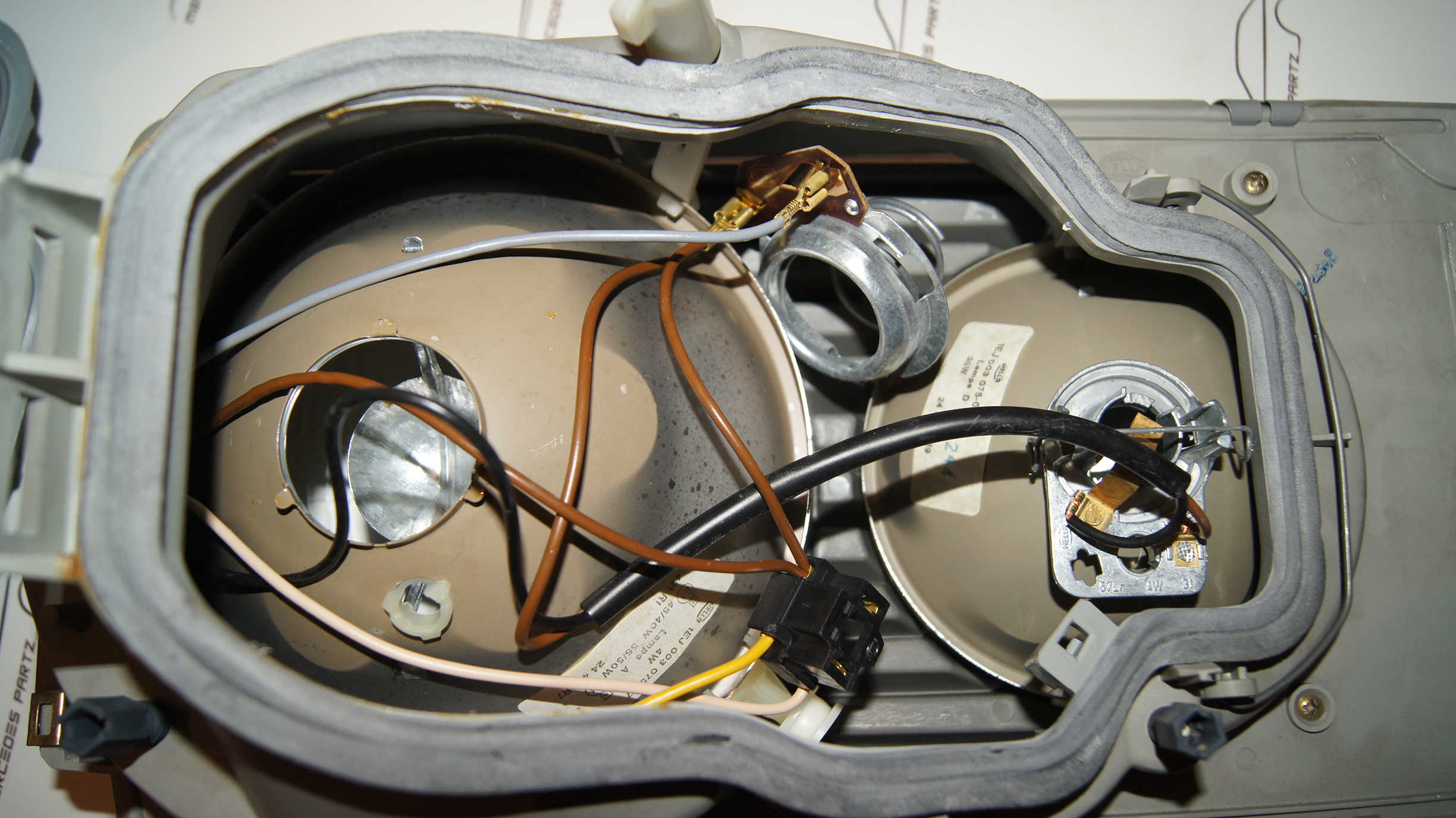 W123 Hella left headlight with side marker A1238204161 Genuine Mercedes Part W123 Hella left headlight with side marker A1238204161 Genuine Mercedes Part