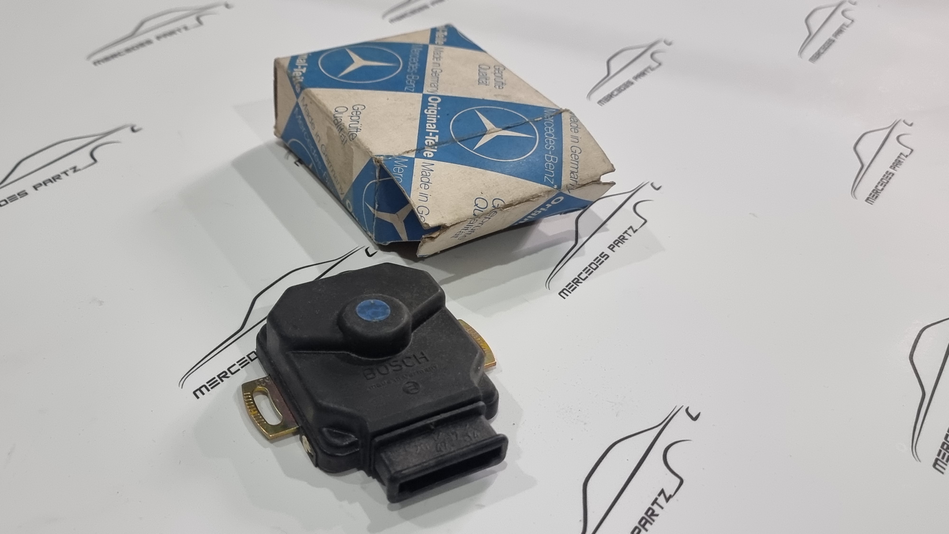 A0035456124 M117 4.5 throttle position sensor NOS Genuine Mercedes Part A0035456124 M117 4.5 throttle position sensor NOS Genuine Mercedes Part