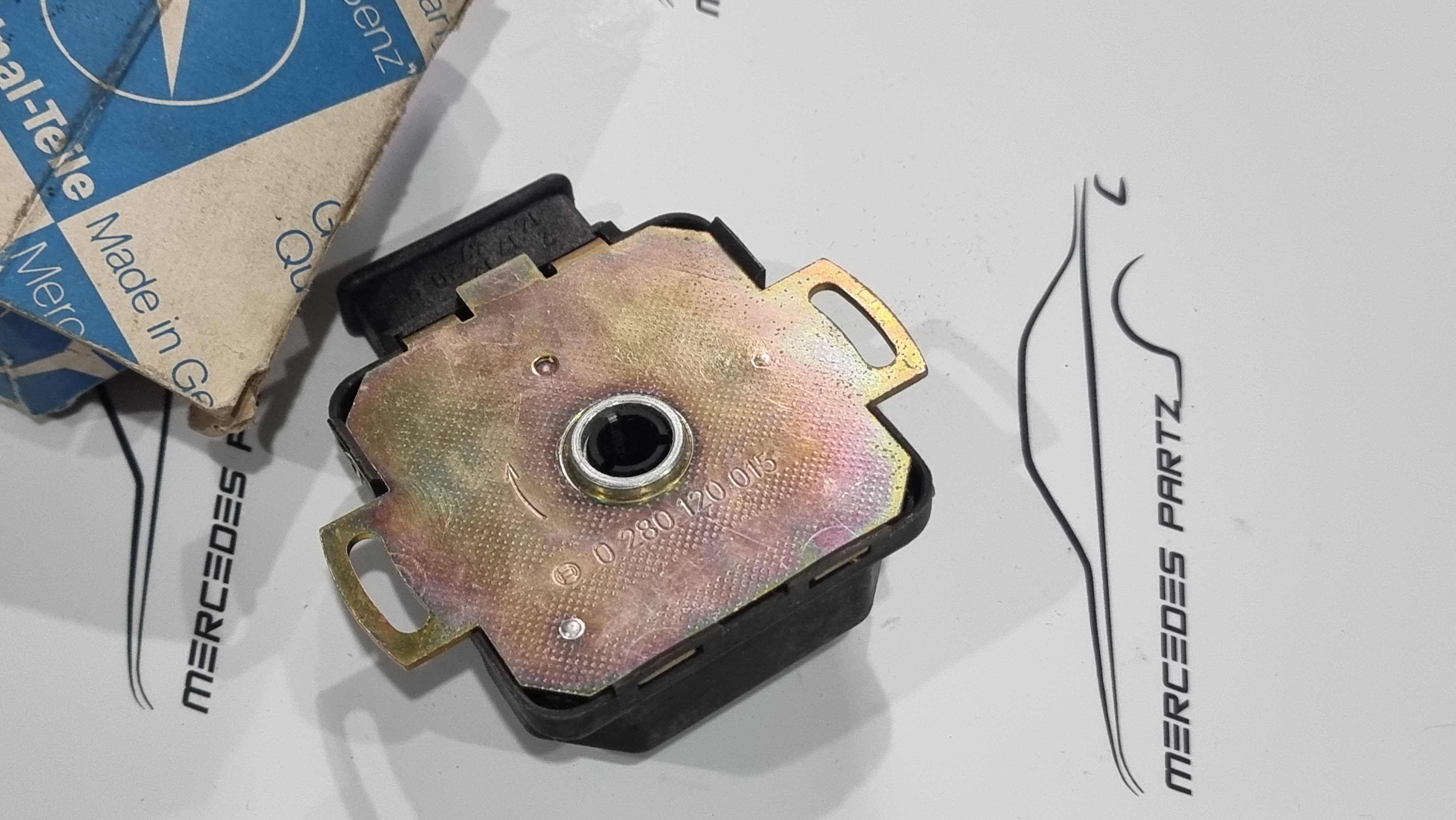 A0035456124 M117 4.5 throttle position sensor NOS Genuine Mercedes Part A0035456124 M117 4.5 throttle position sensor NOS Genuine Mercedes Part