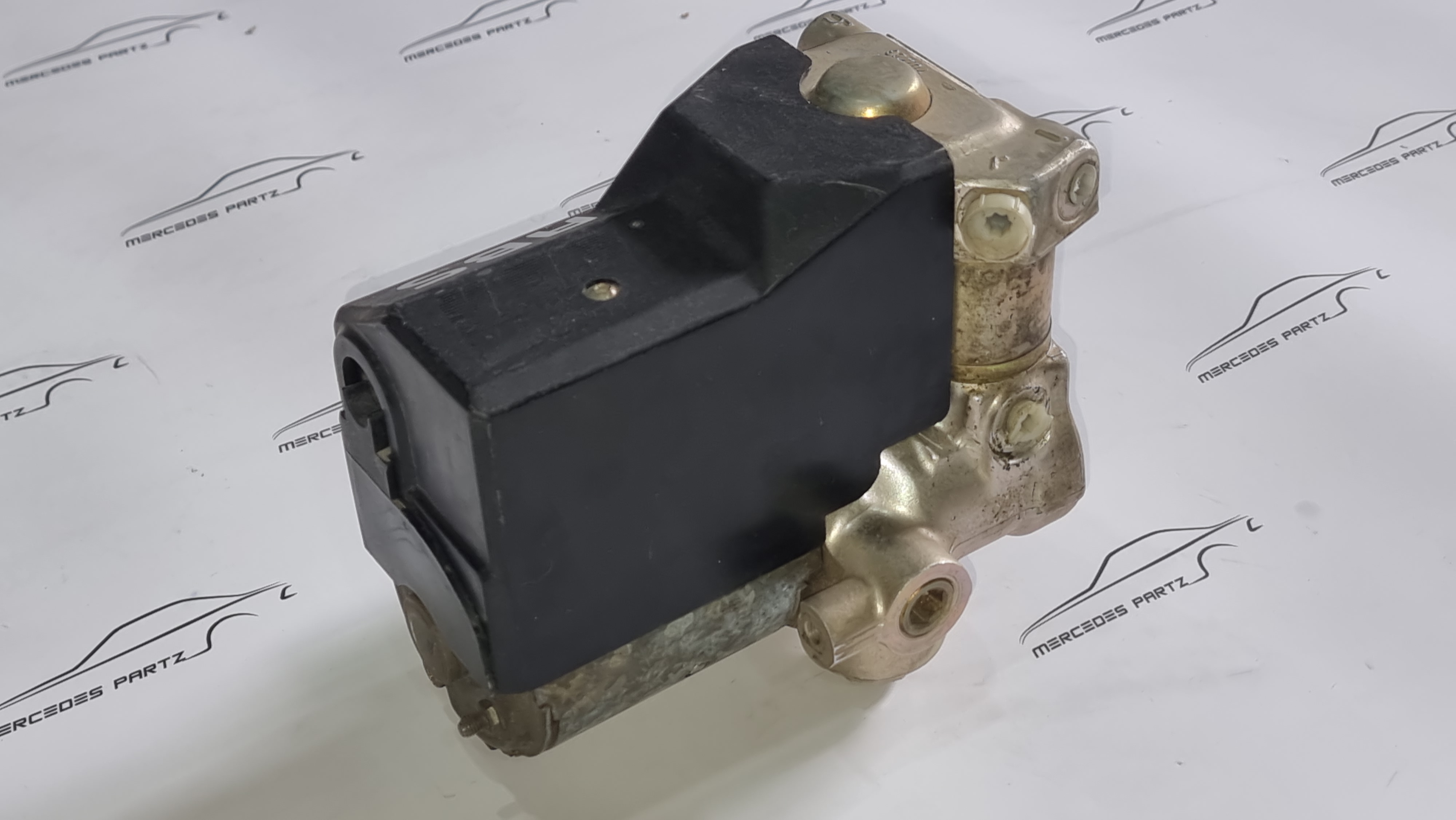 ABS HYDRAULIC UNIT, BRAKE PRESSURE REGULATOR NOS A0014318012 Bosch ABS HYDRAULIC UNIT, BRAKE PRESSURE REGULATOR NOS A0014318012 Bosch