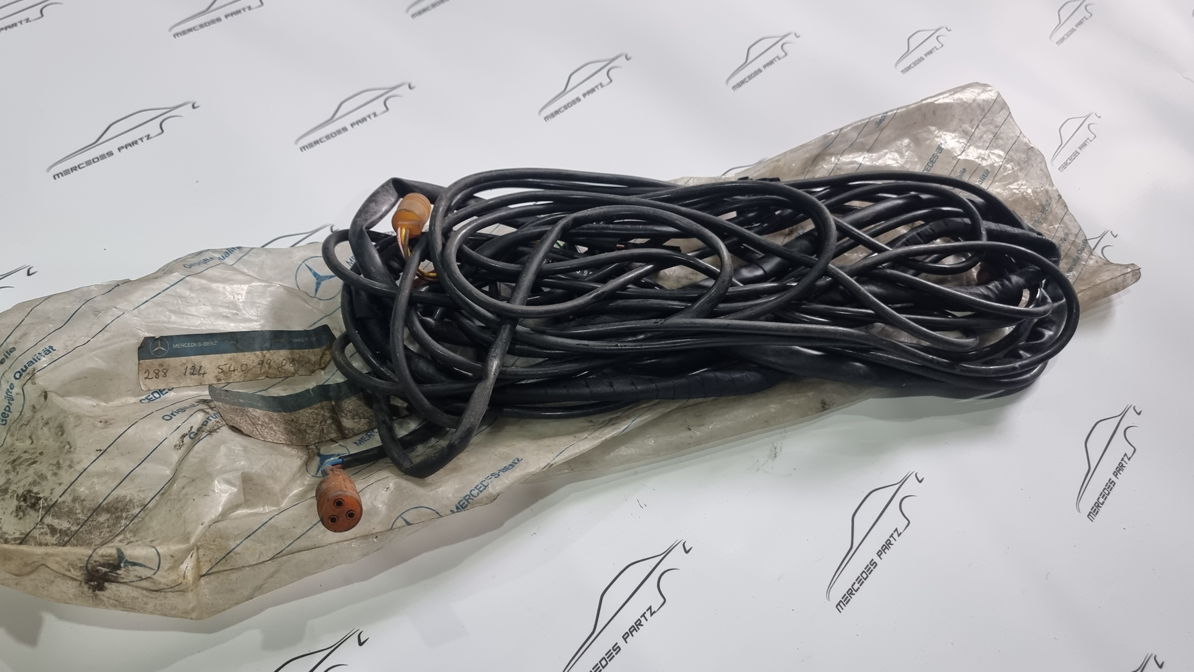 A1245409908 W124 central locking mechanism wiring harness NEW NOS Genuine Mercedes Part A1245409908 W124 central locking mechanism wiring harness NEW NOS Genuine Mercedes Part