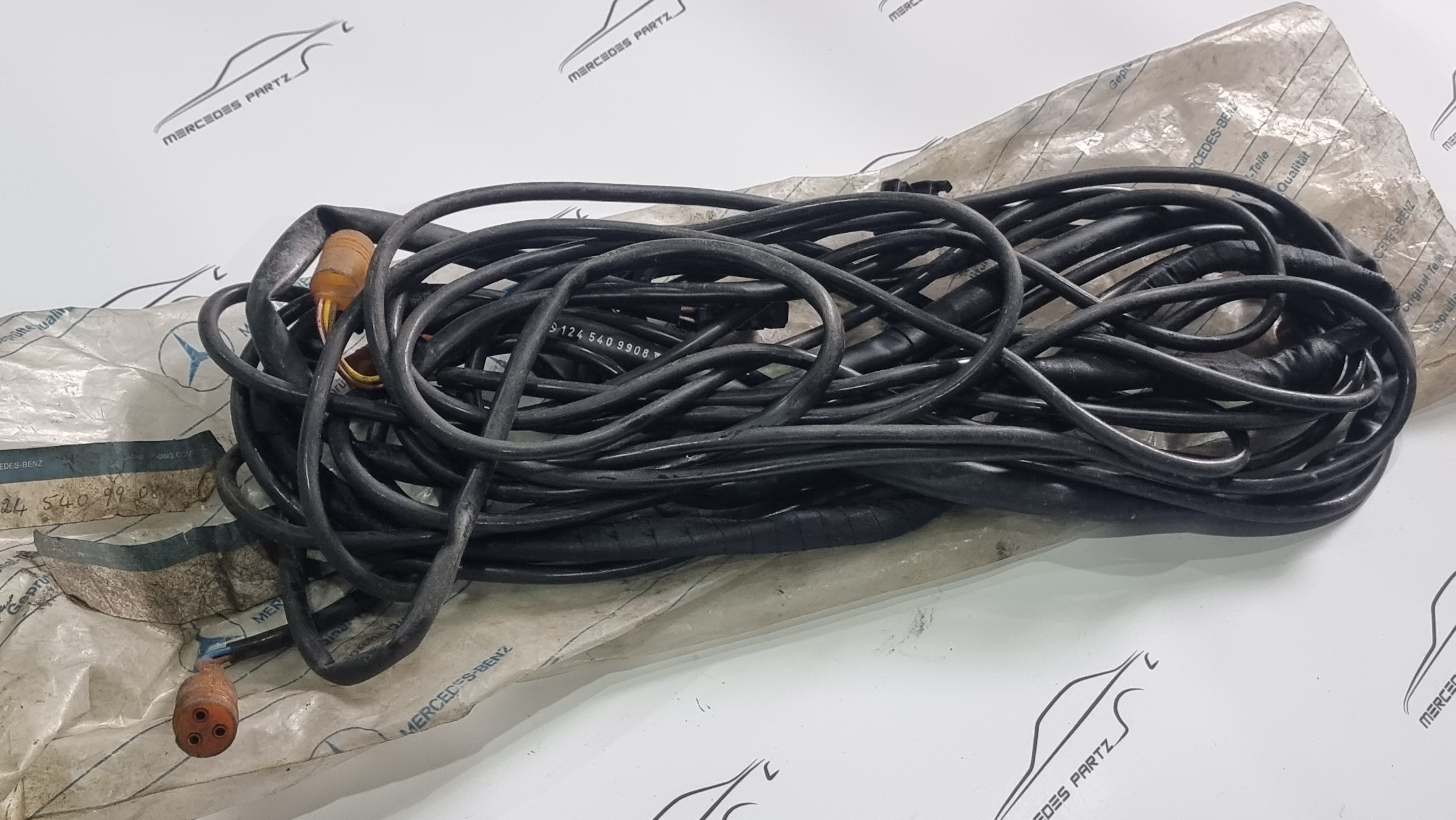 A1245409908 W124 central locking mechanism wiring harness NEW NOS Genuine Mercedes Part A1245409908 W124 central locking mechanism wiring harness NEW NOS Genuine Mercedes Part