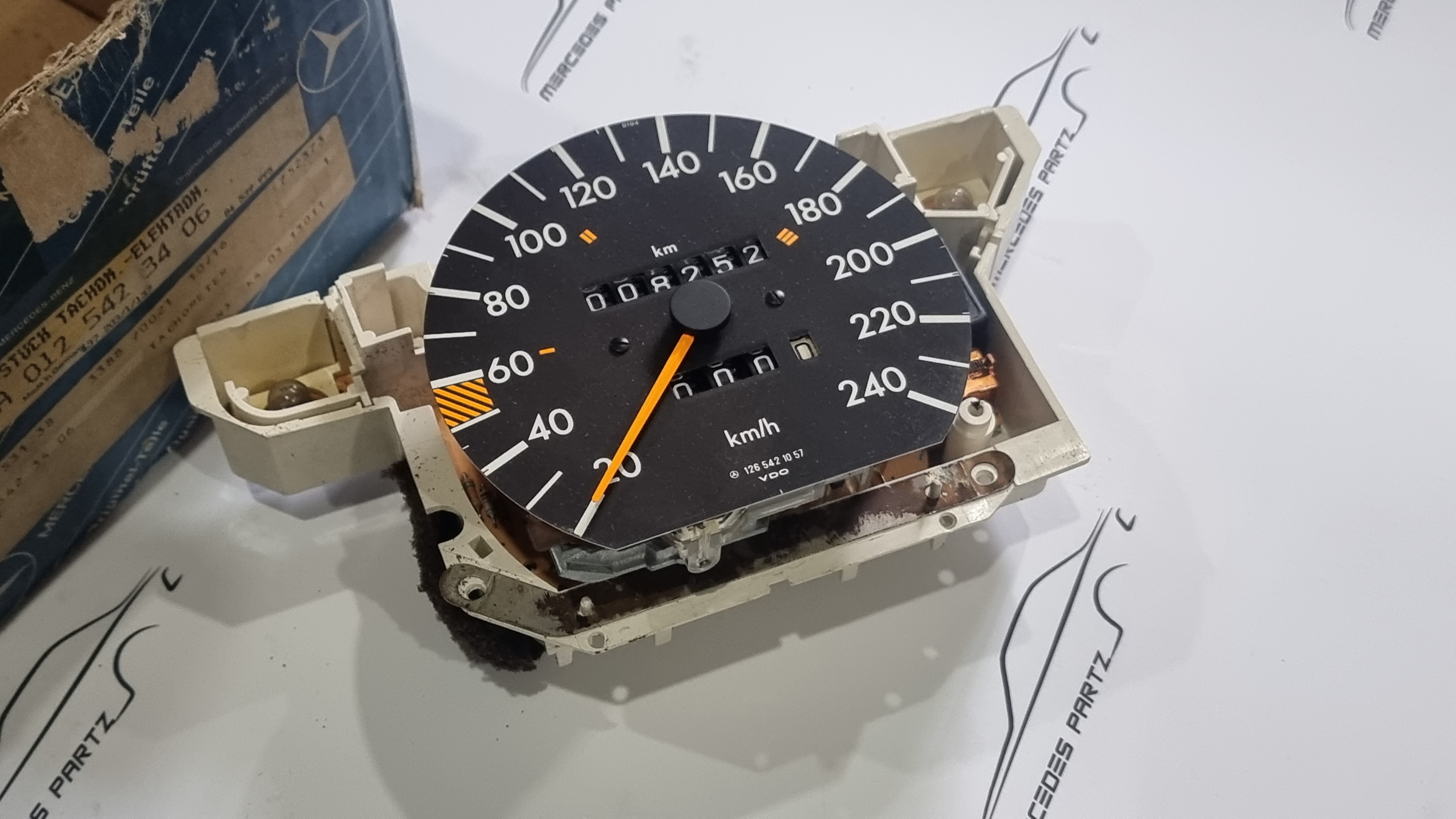 A0125423406 W126 speedometer 240Km/h NOS mercedespartz