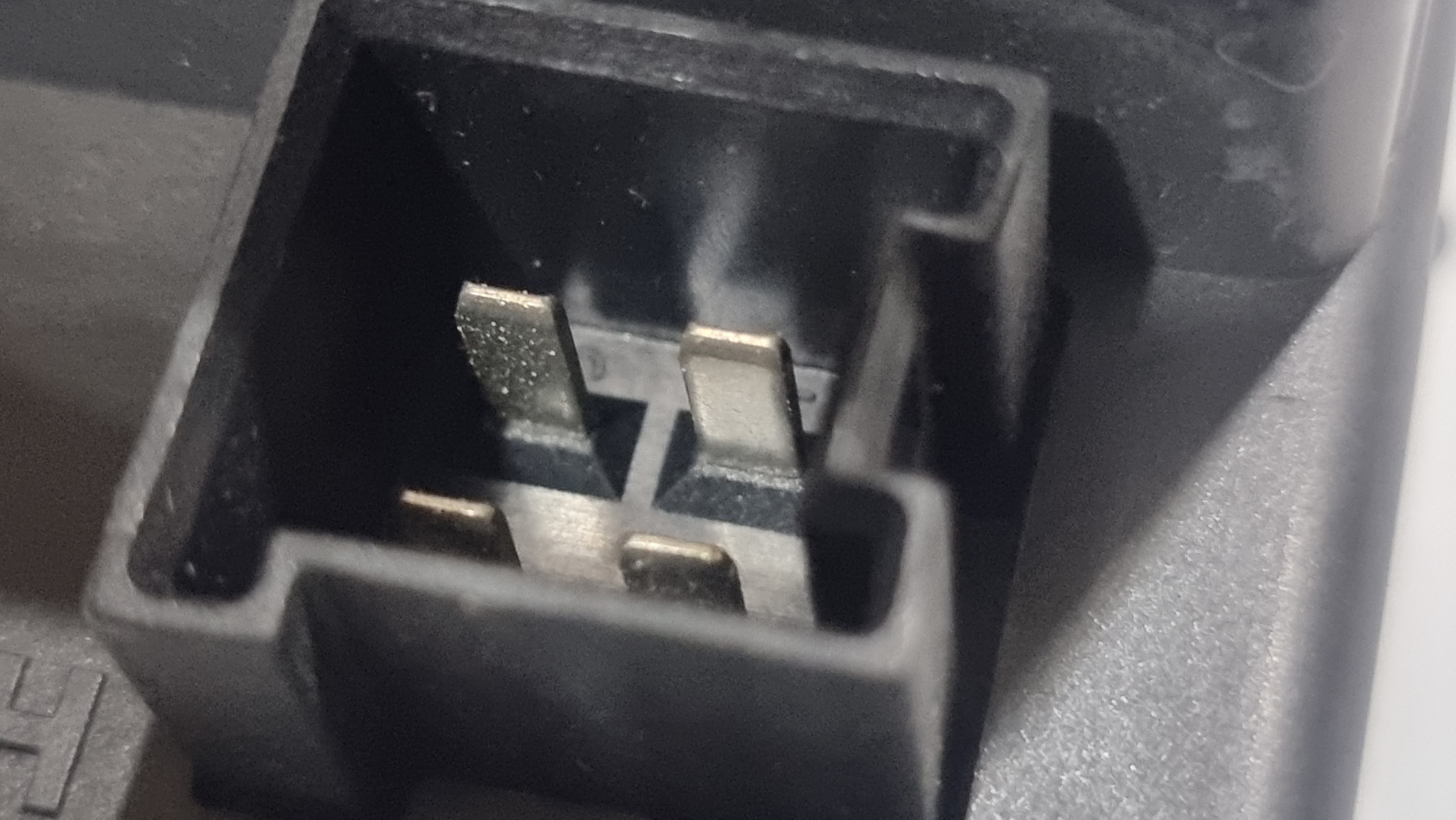 A2038000048 W203 W211 C219 W209 W463 vacuum pump in luggage compartment, left NEW NOS OEM C209 A2038000048 W203 W211 C219 W209 W463 vacuum pump in luggage compartment, left NEW NOS OEM C209