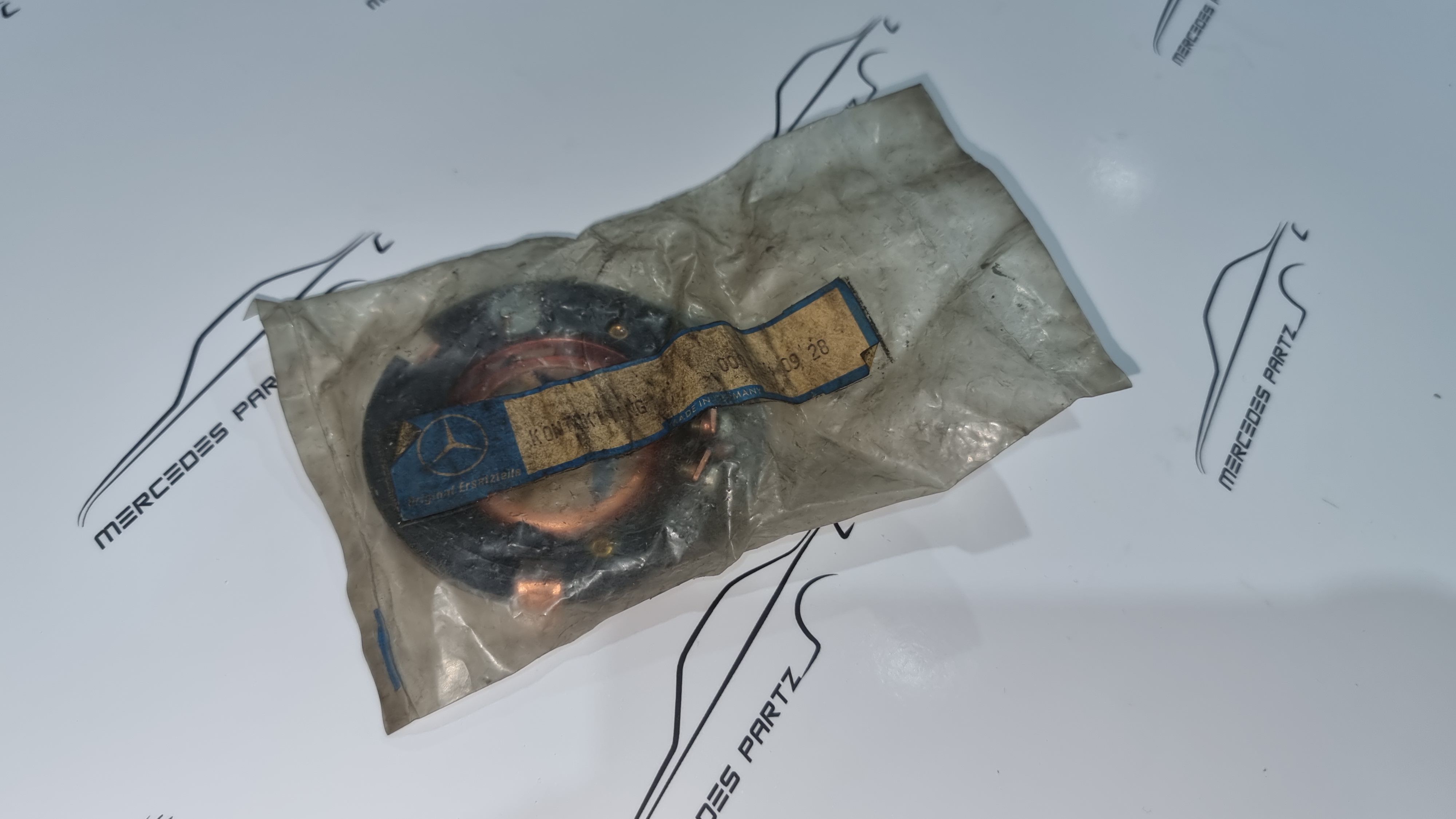 A0004640928 W100 W108 W109 W110 W111 W112 W113 W114 W115 steering horn contact ring NEW NOS Genuine Mercedes Part A0004640928 W100 W108 W109 W110 W111 W112 W113 W114 W115 steering horn contact ring NEW NOS Genuine Mercedes Part