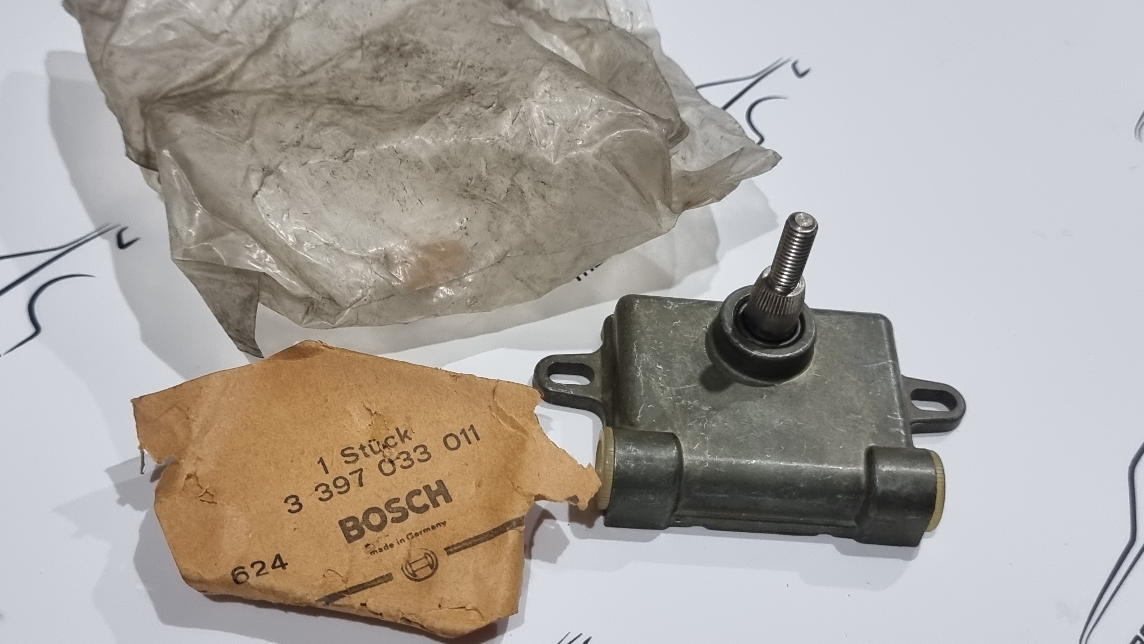 A0008207007 W107 headlight wiper gear Bosch A0008207007 W107 headlight wiper gear Bosch