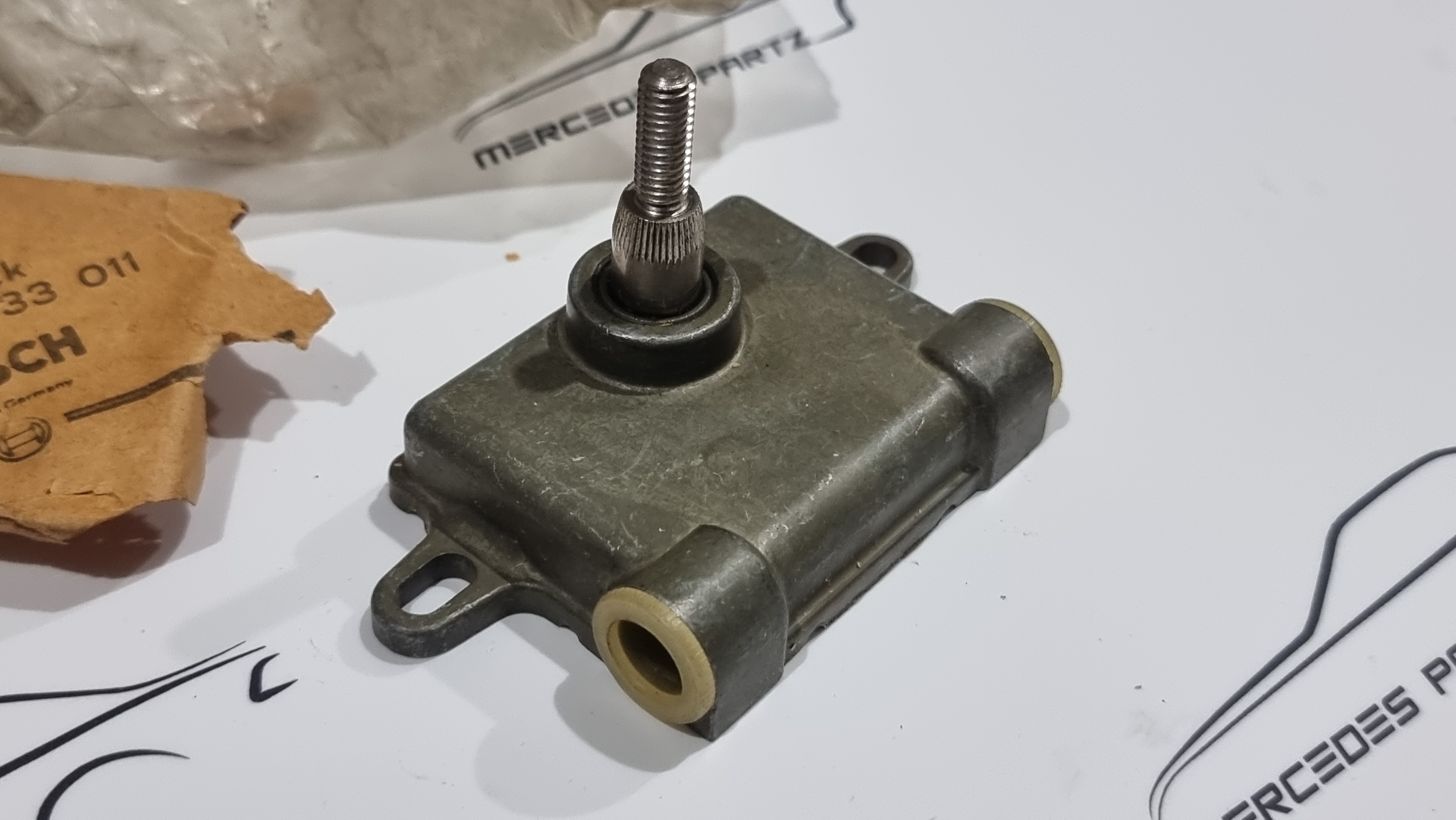 A0008207007 W107 headlight wiper gear Bosch A0008207007 W107 headlight wiper gear Bosch