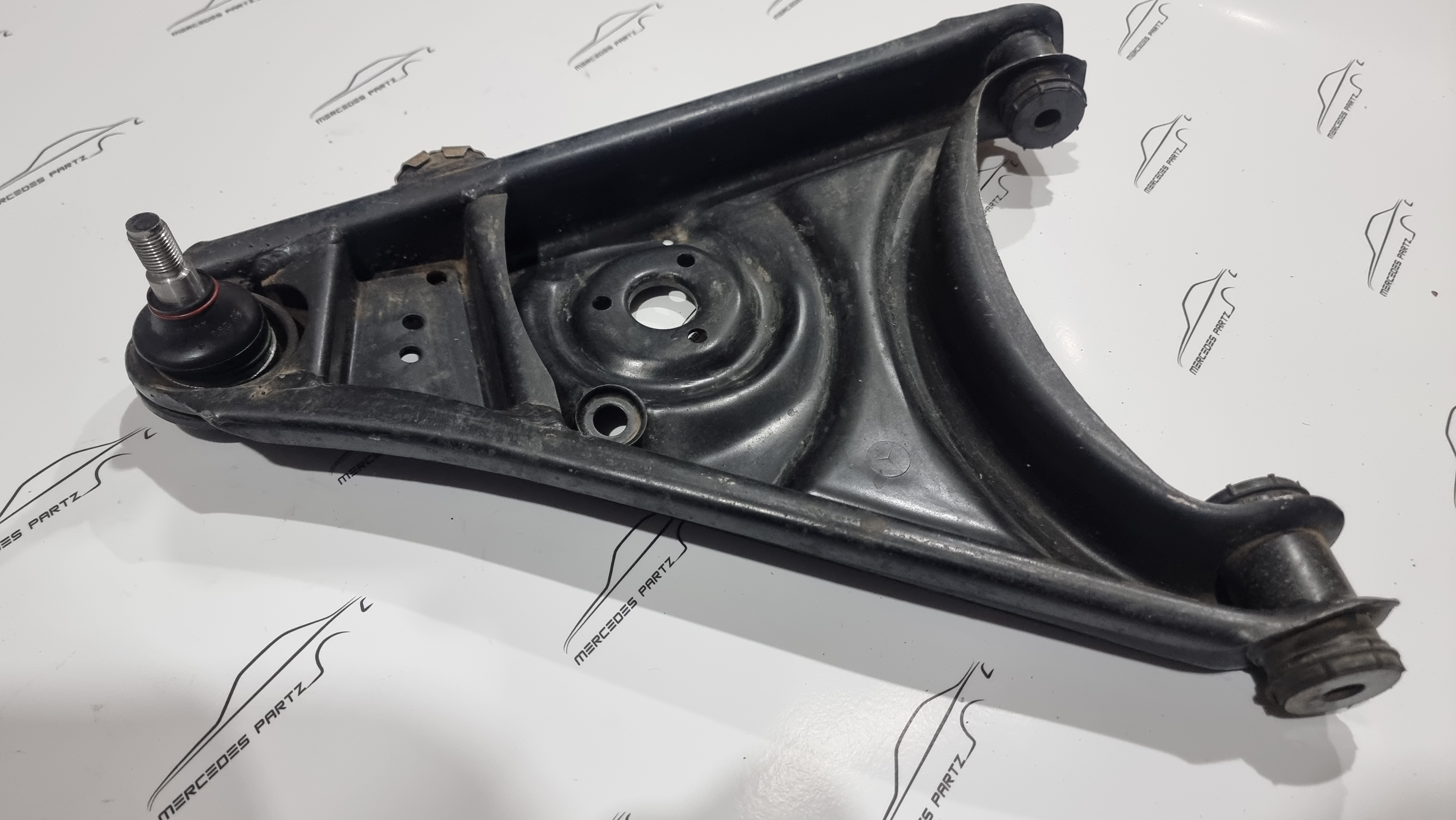 A1073301307 W107 W114 W115 transverse control arm bottom right NOS Genuine Mercedes Part A1073301307 W107 W114 W115 transverse control arm bottom right NOS Genuine Mercedes Part