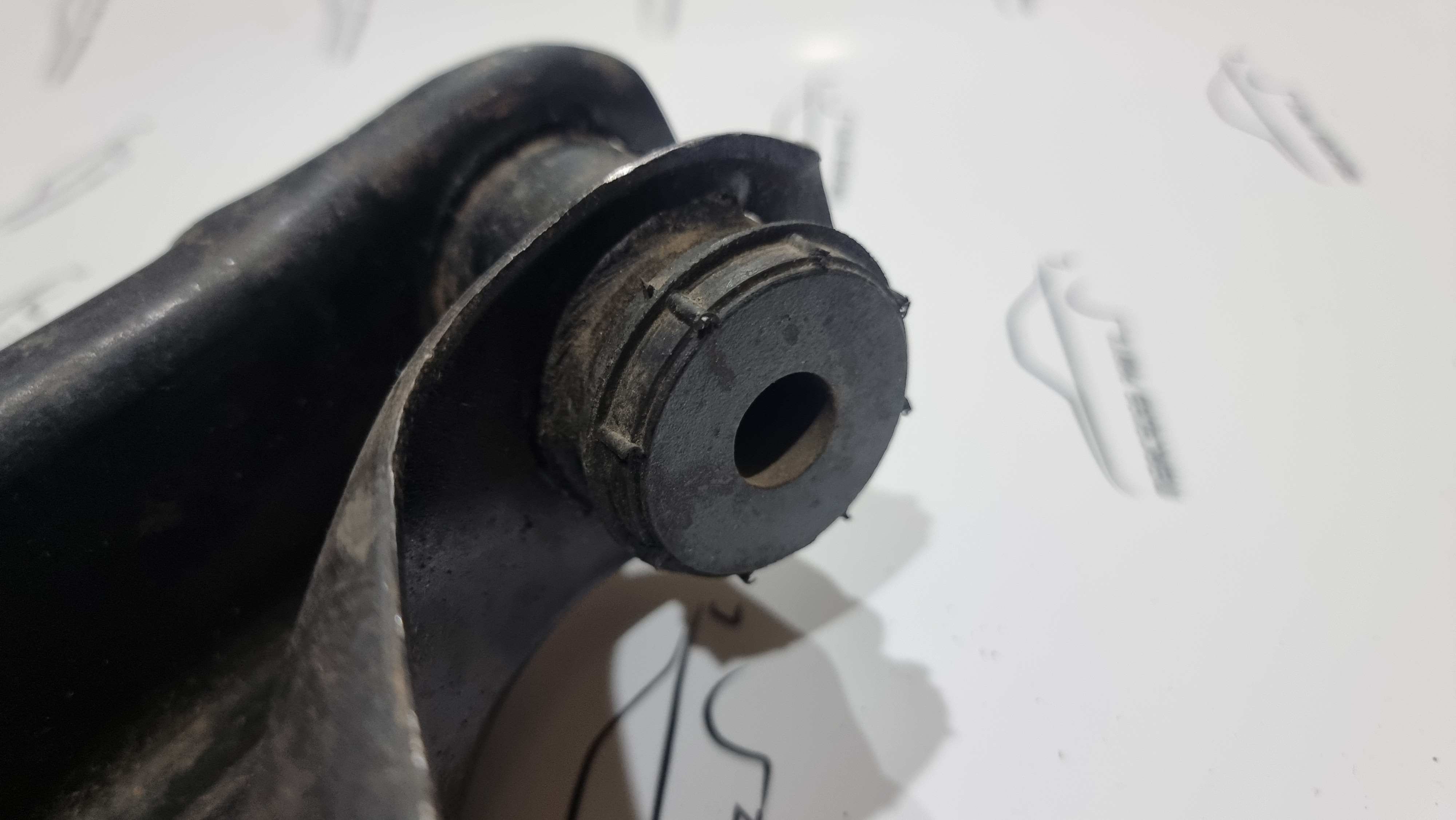 A1073301307 W107 W114 W115 transverse control arm bottom right NOS Genuine Mercedes Part A1073301307 W107 W114 W115 transverse control arm bottom right NOS Genuine Mercedes Part