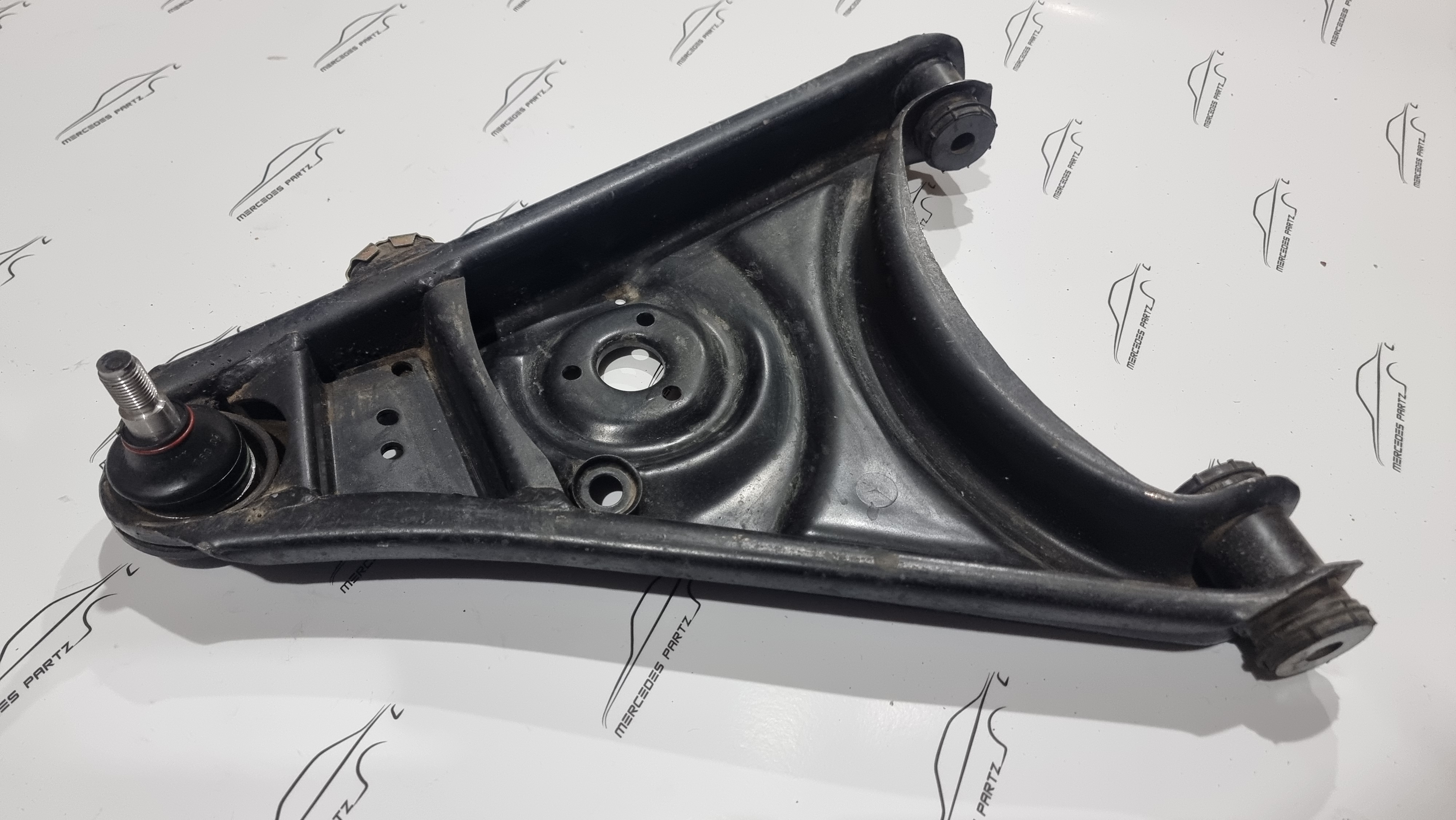 A1073301307 W107 W114 W115 transverse control arm bottom right NOS Genuine Mercedes Part A1073301307 W107 W114 W115 transverse control arm bottom right NOS Genuine Mercedes Part