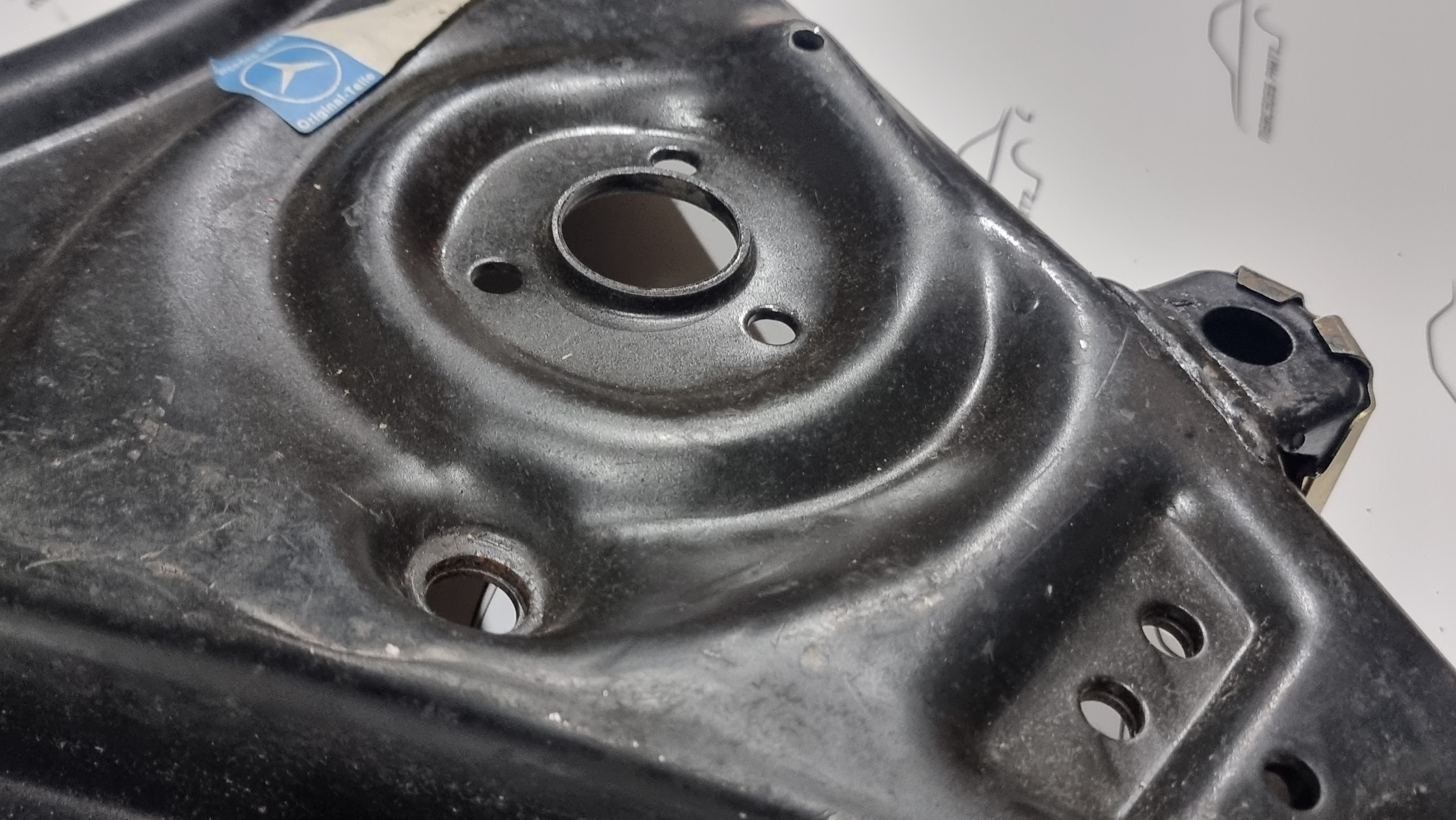 A1073301307 W107 W114 W115 transverse control arm bottom right NOS Genuine Mercedes Part A1073301307 W107 W114 W115 transverse control arm bottom right NOS Genuine Mercedes Part