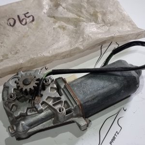 C126 rear left window electric motor Bosch C126 rear left window electric motor Bosch