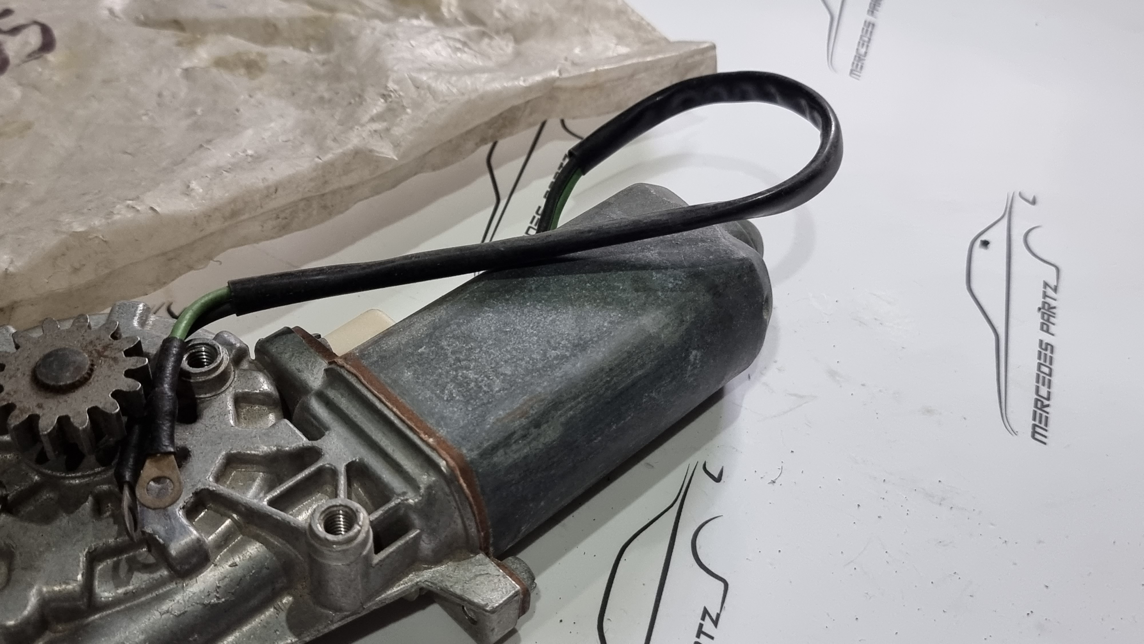 C126 rear left window electric motor Bosch C126 rear left window electric motor Bosch