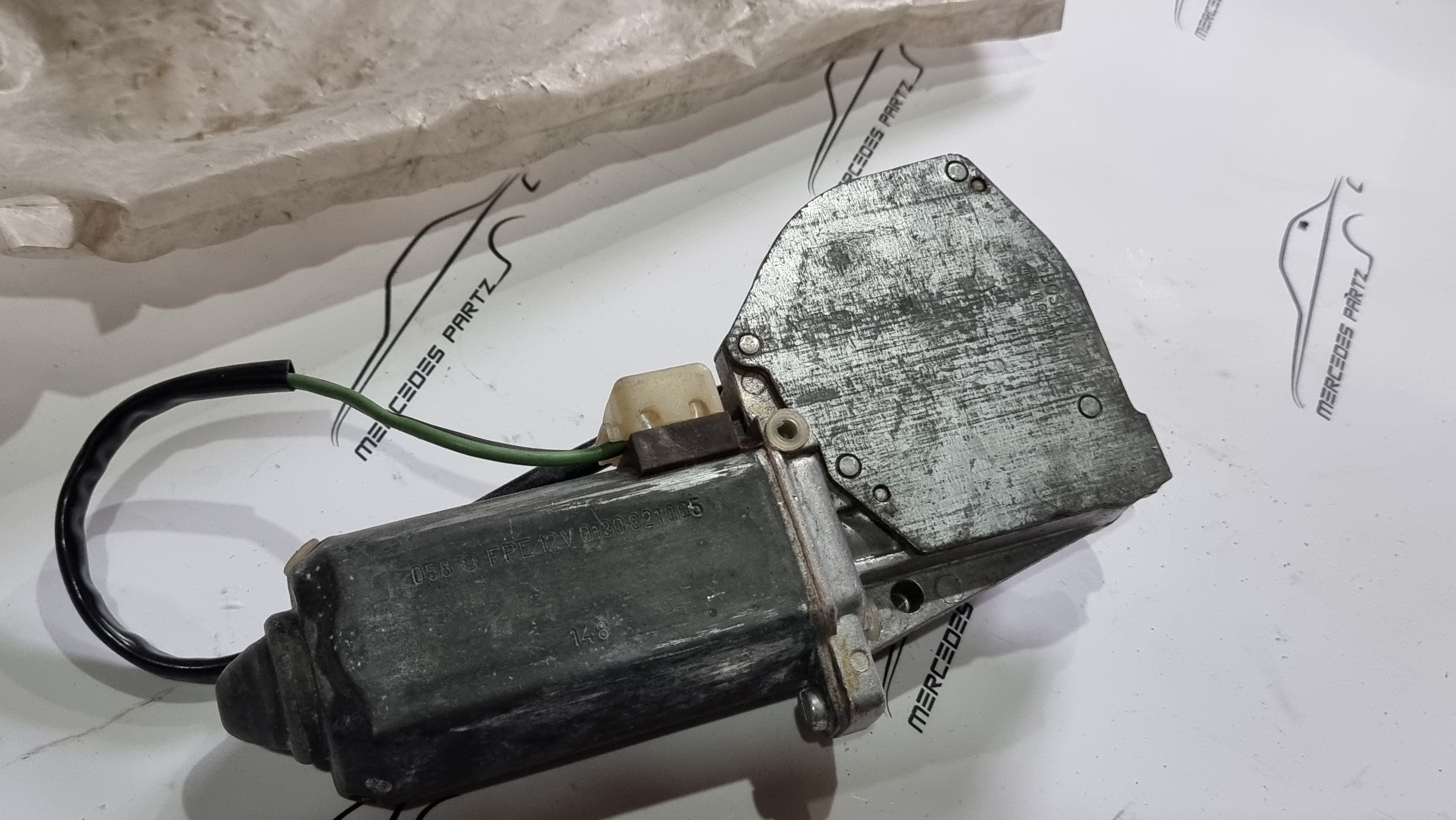 C126 rear left window electric motor Bosch C126 rear left window electric motor Bosch