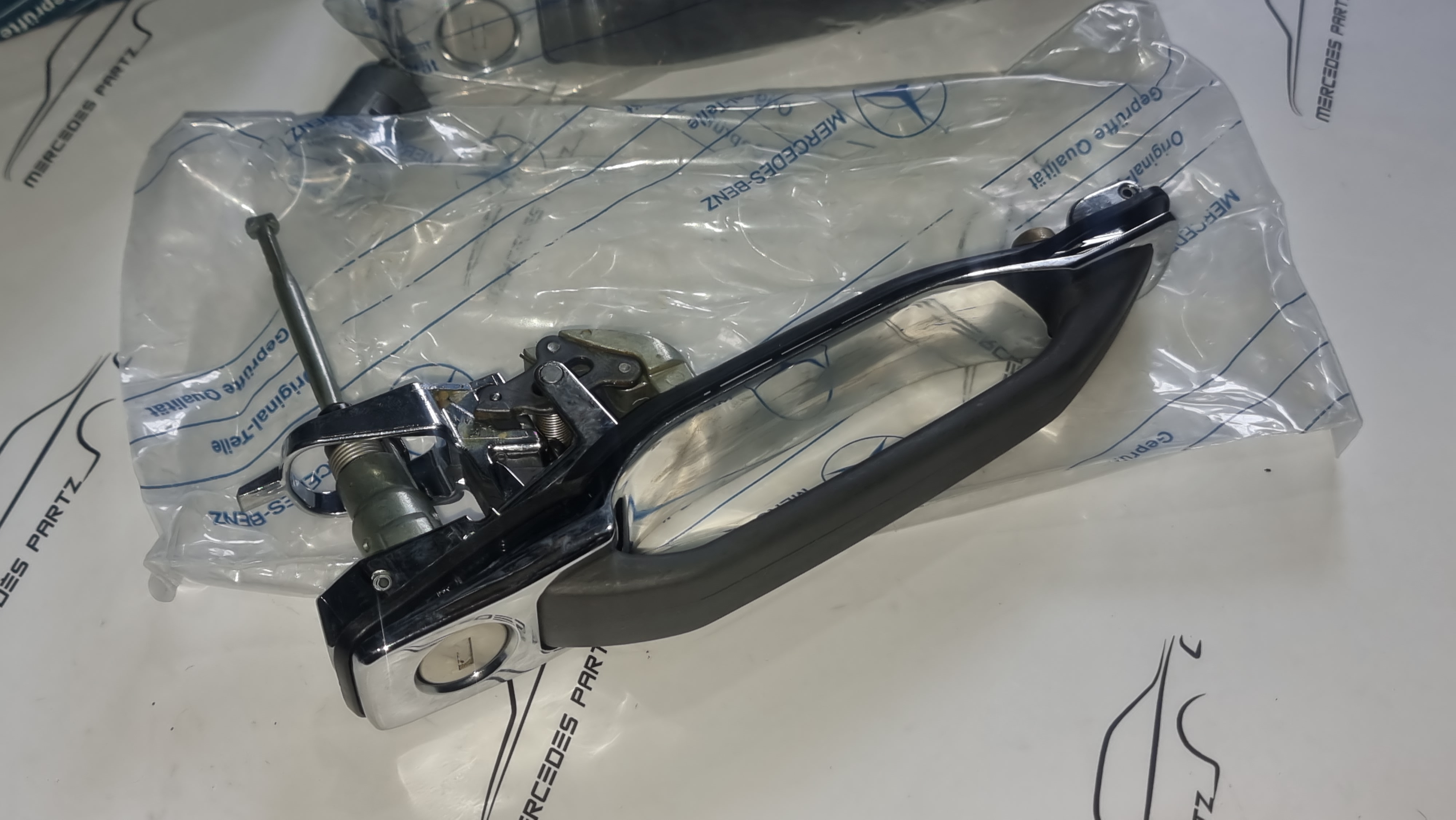 A1268901767 , A1268900273 , A1268900673 , W126 lock set