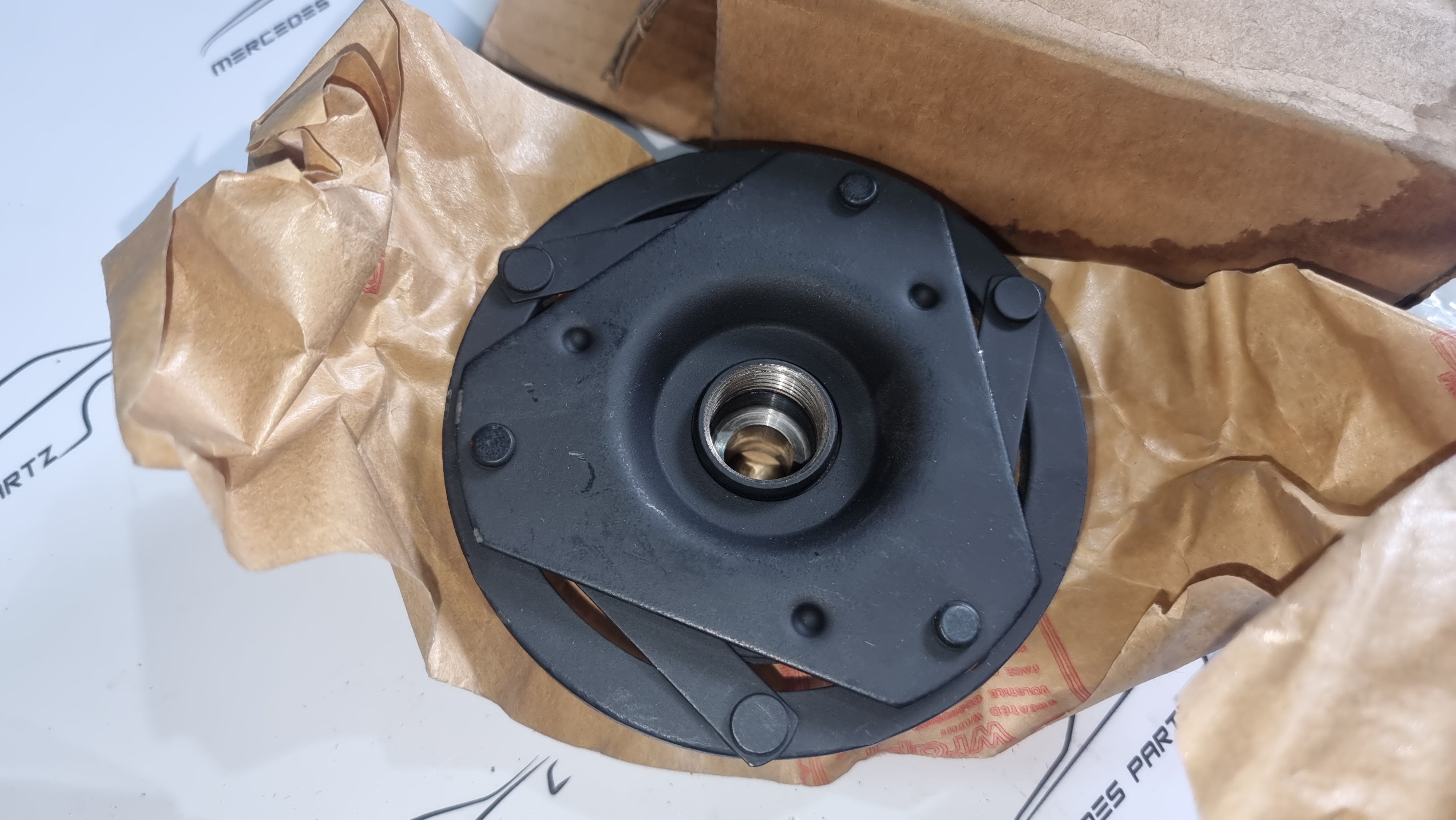 A0001323508 M102 OM616 OM617 A/C compressor coupling Delco Air A0001323508 M102 OM616 OM617 A/C compressor coupling Delco Air