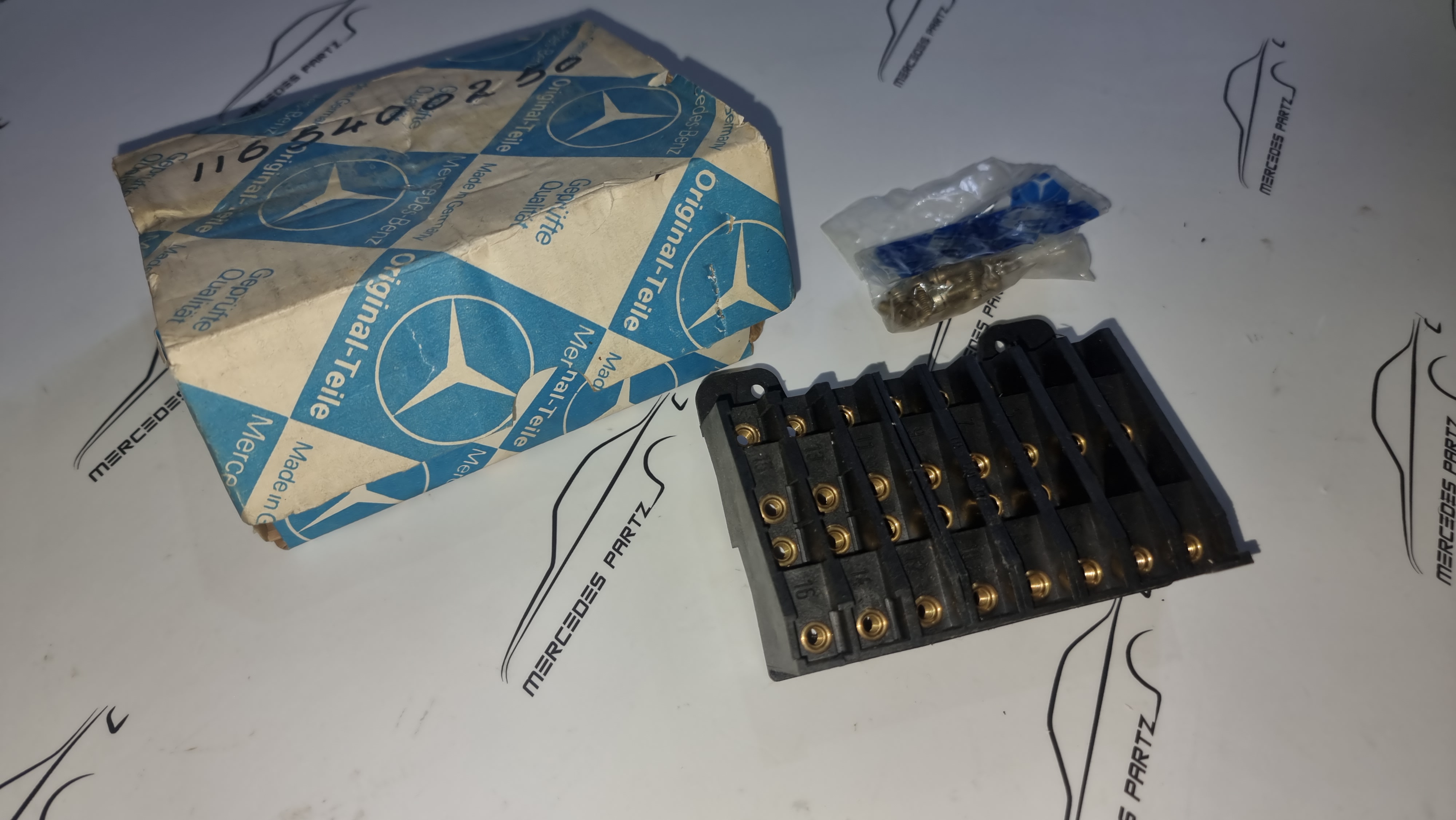 W116 fuse box NOS Genuine Mercedes Part W116 fuse box NOS Genuine Mercedes Part