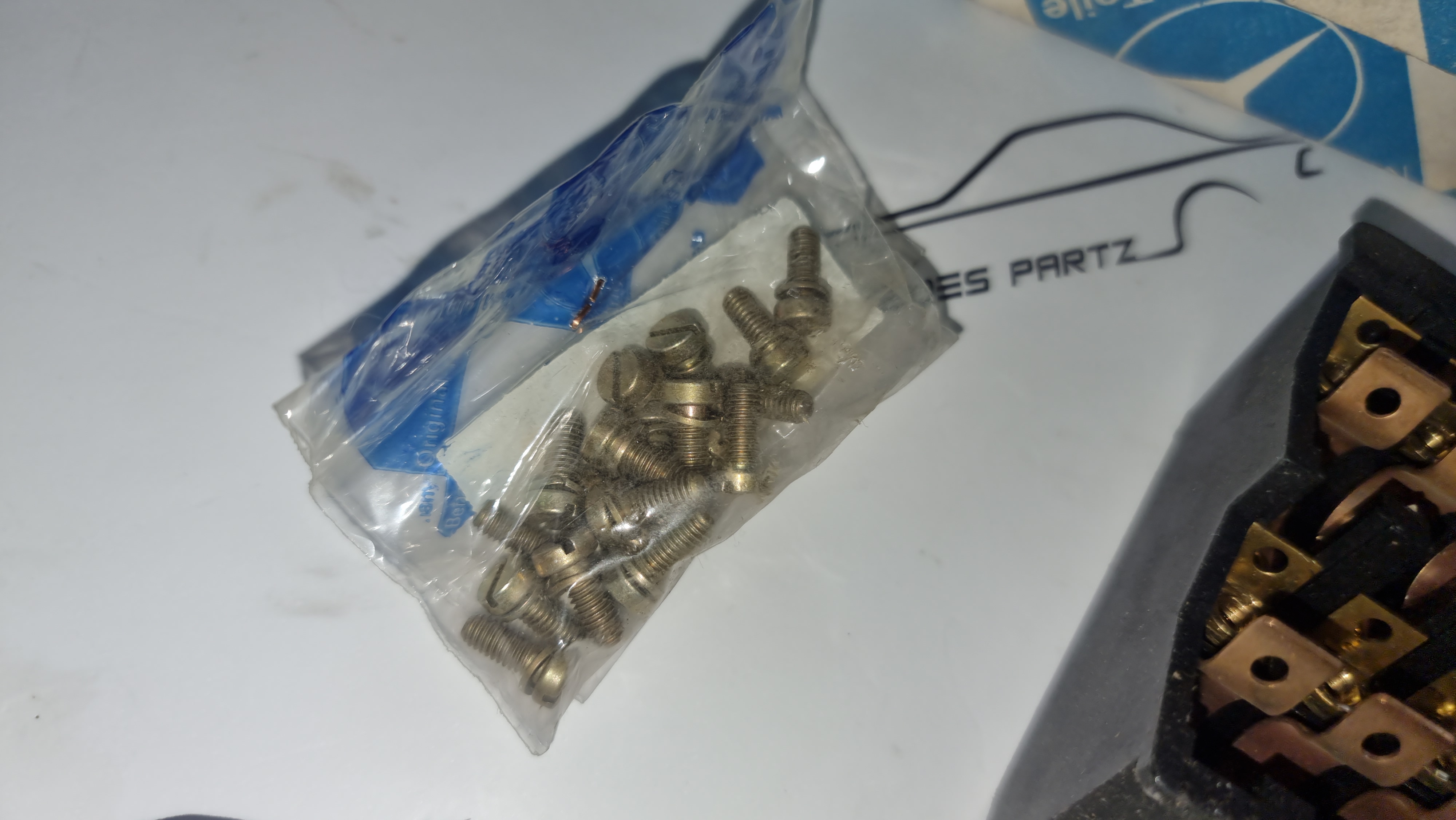 W116 fuse box NOS Genuine Mercedes Part W116 fuse box NOS Genuine Mercedes Part