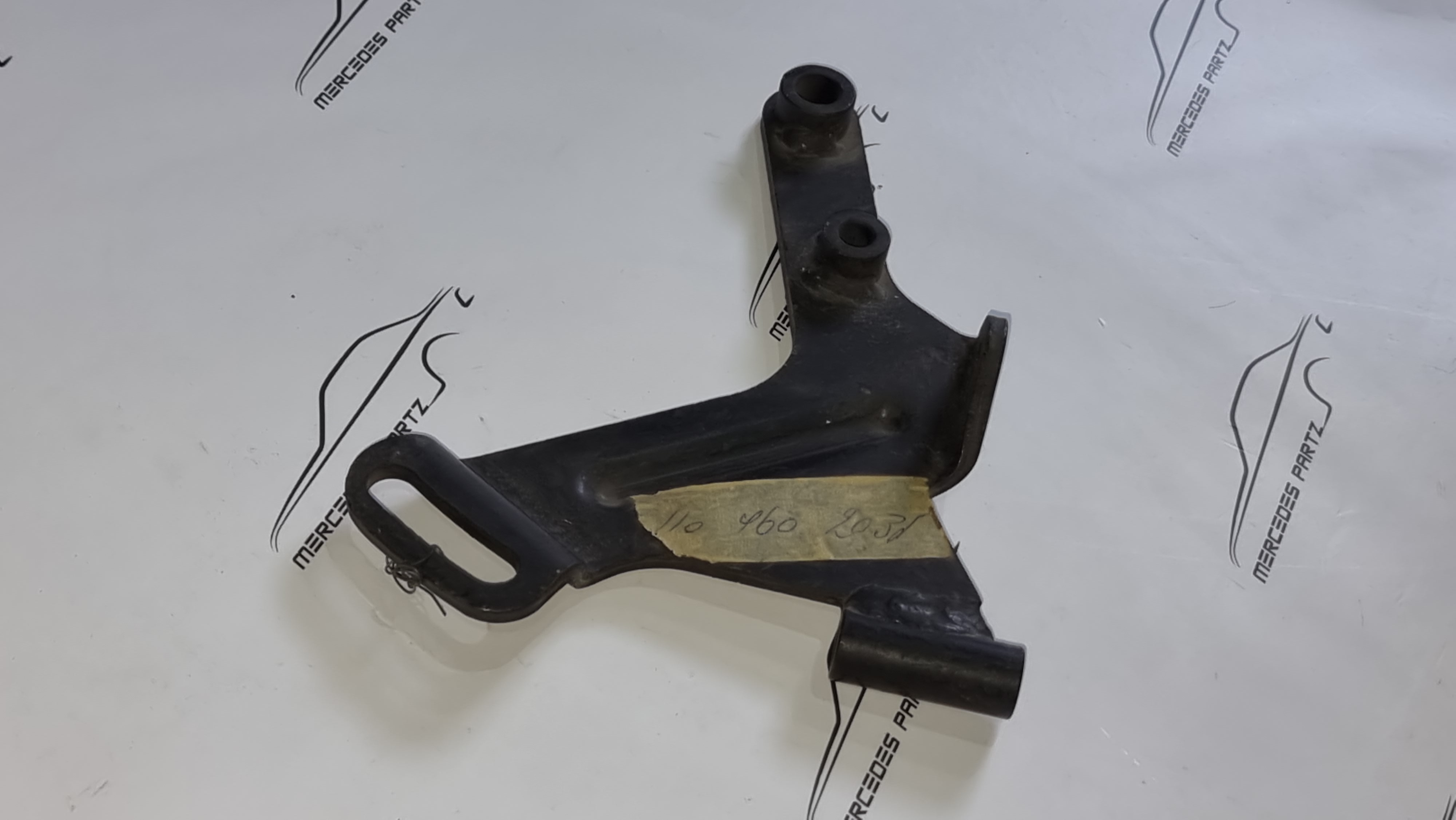 M110 exhaust catalyst rear bracket NOS A1104602035 Genuine Mercedes Part M110 exhaust catalyst rear bracket NOS A1104602035 Genuine Mercedes Part