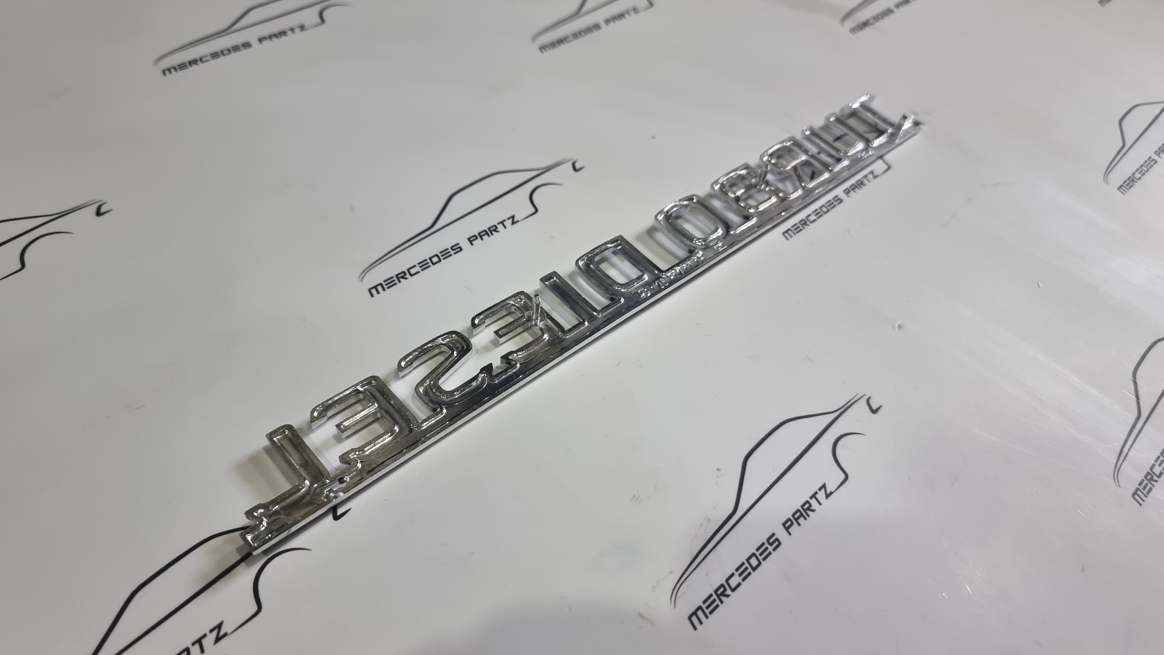 W126 Turbo diesel trunk type designation emblem NOS Genuine Mercedes Part W126 Turbo diesel trunk type designation emblem NOS Genuine Mercedes Part