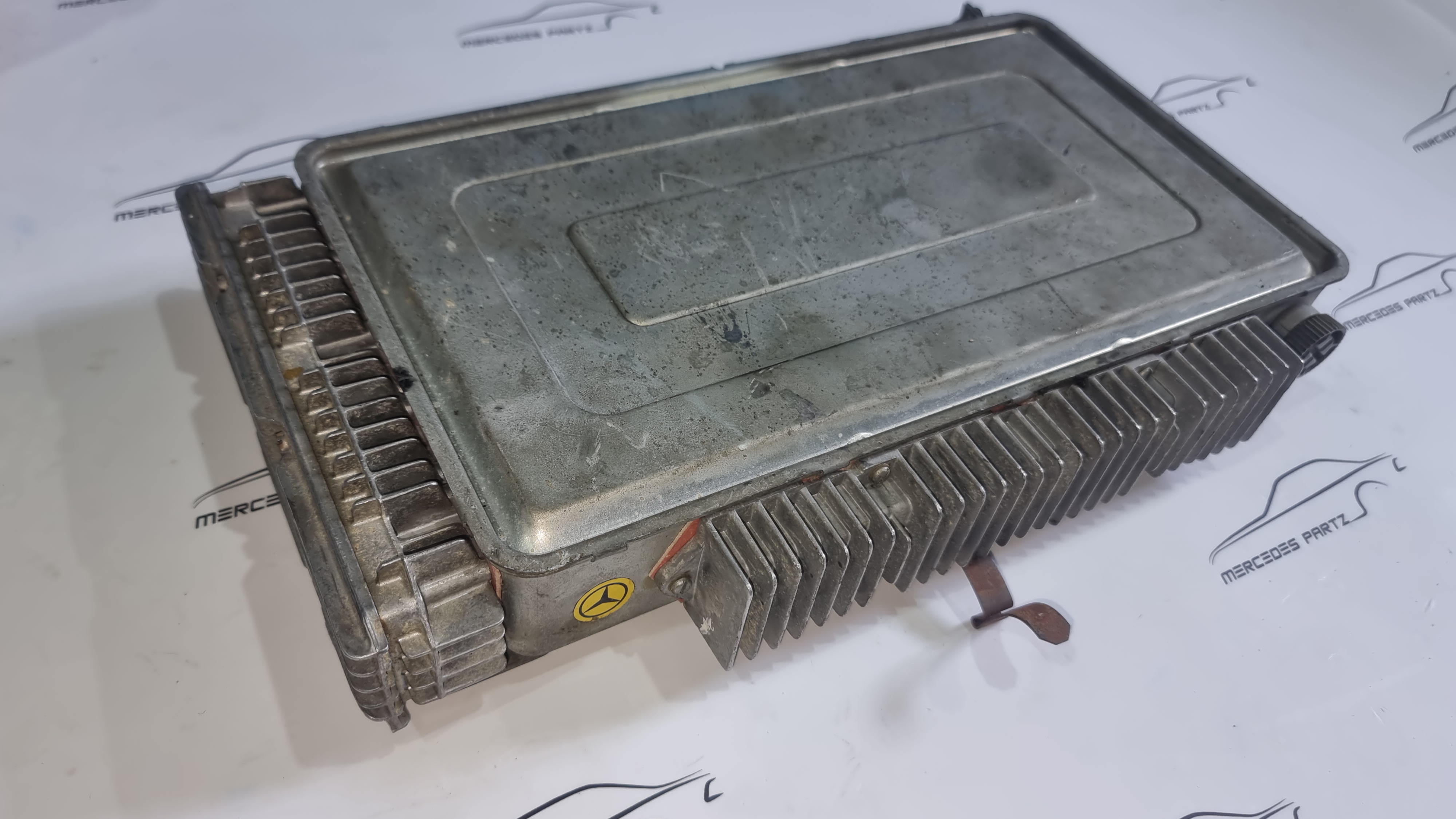 *USED*W111 280SE 3.5 / W107 350SL /C / W109 300SEL 3.5 / W108 control unit ECU Genuine Mercedes Part *USED*W111 280SE 3.5 / W107 350SL /C / W109 300SEL 3.5 / W108 control unit ECU Genuine Mercedes Part