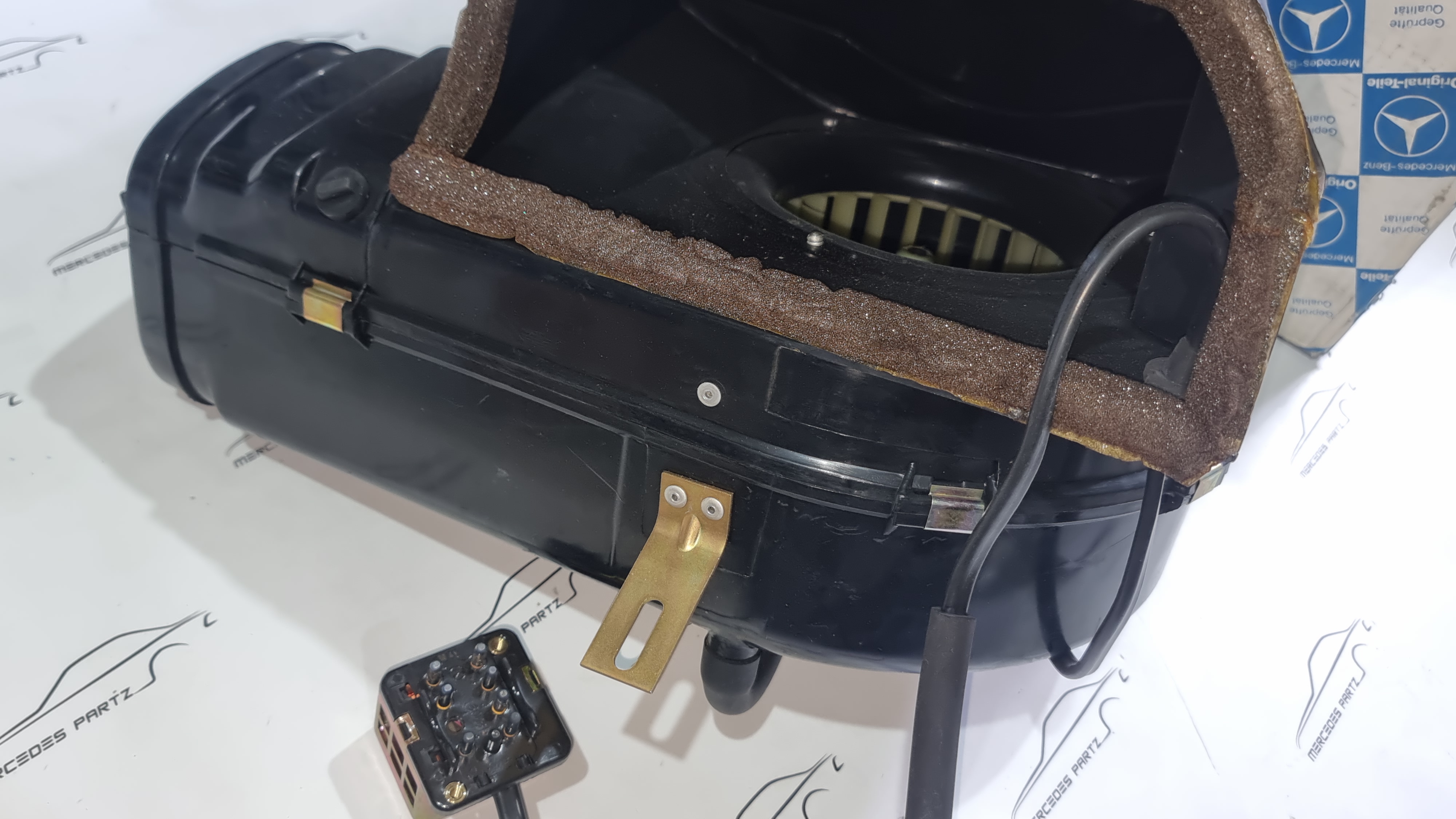 A1168300362 , Bosch 0130107011 , W116 heater case NOS