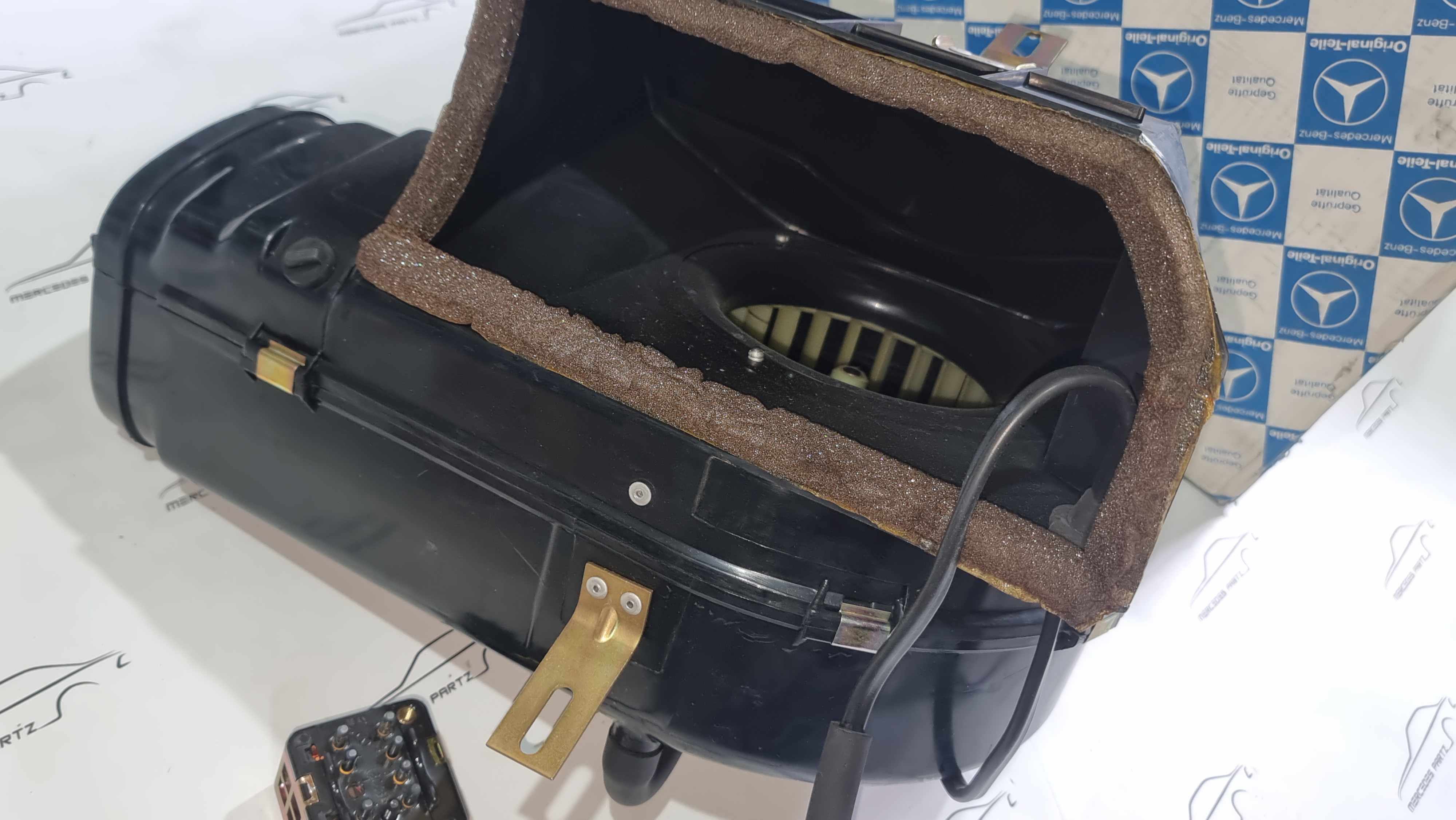 A1168300362 , Bosch 0130107011 , W116 heater case NOS