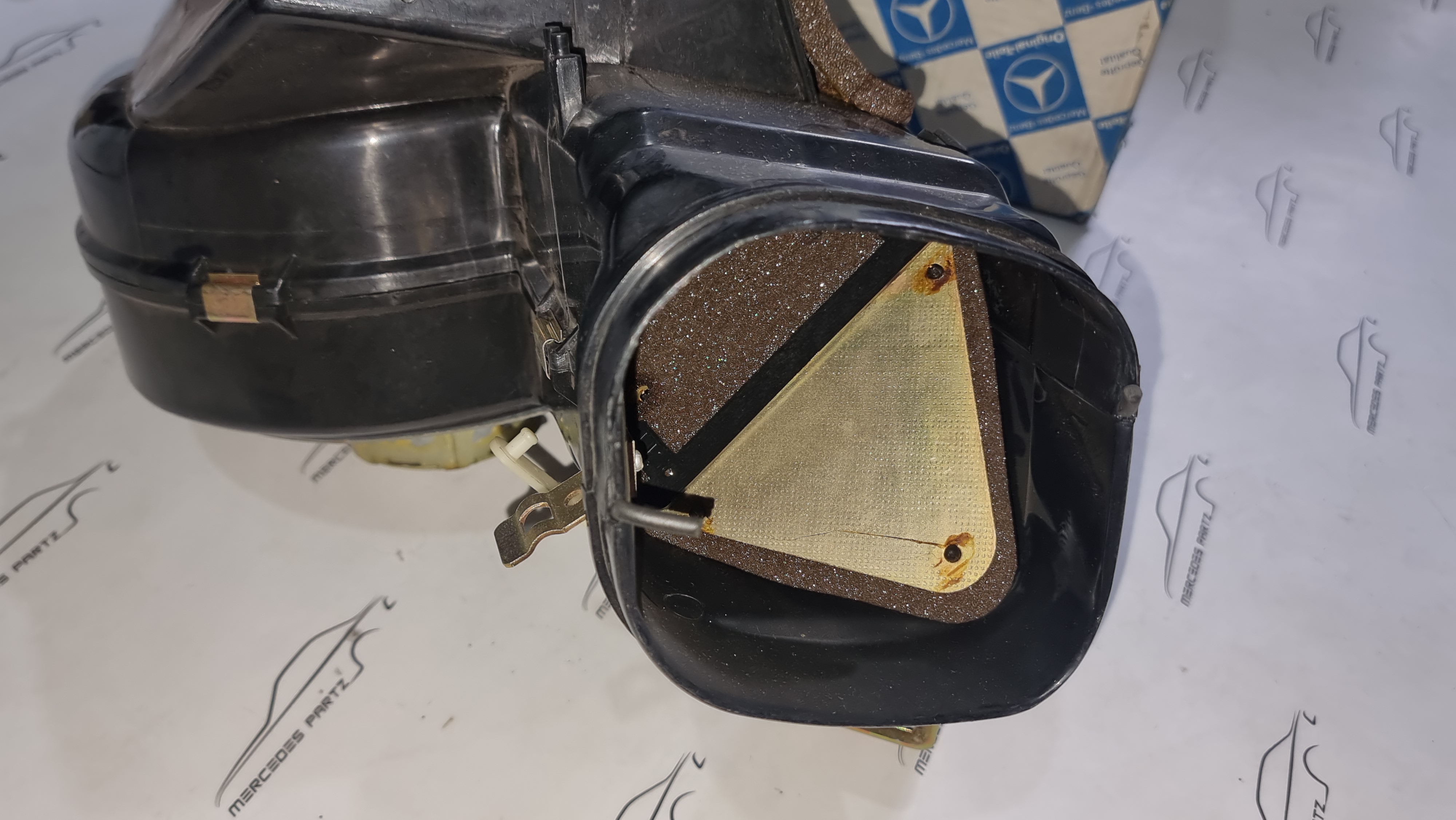 A1168300362 , Bosch 0130107011 , W116 heater case NOS