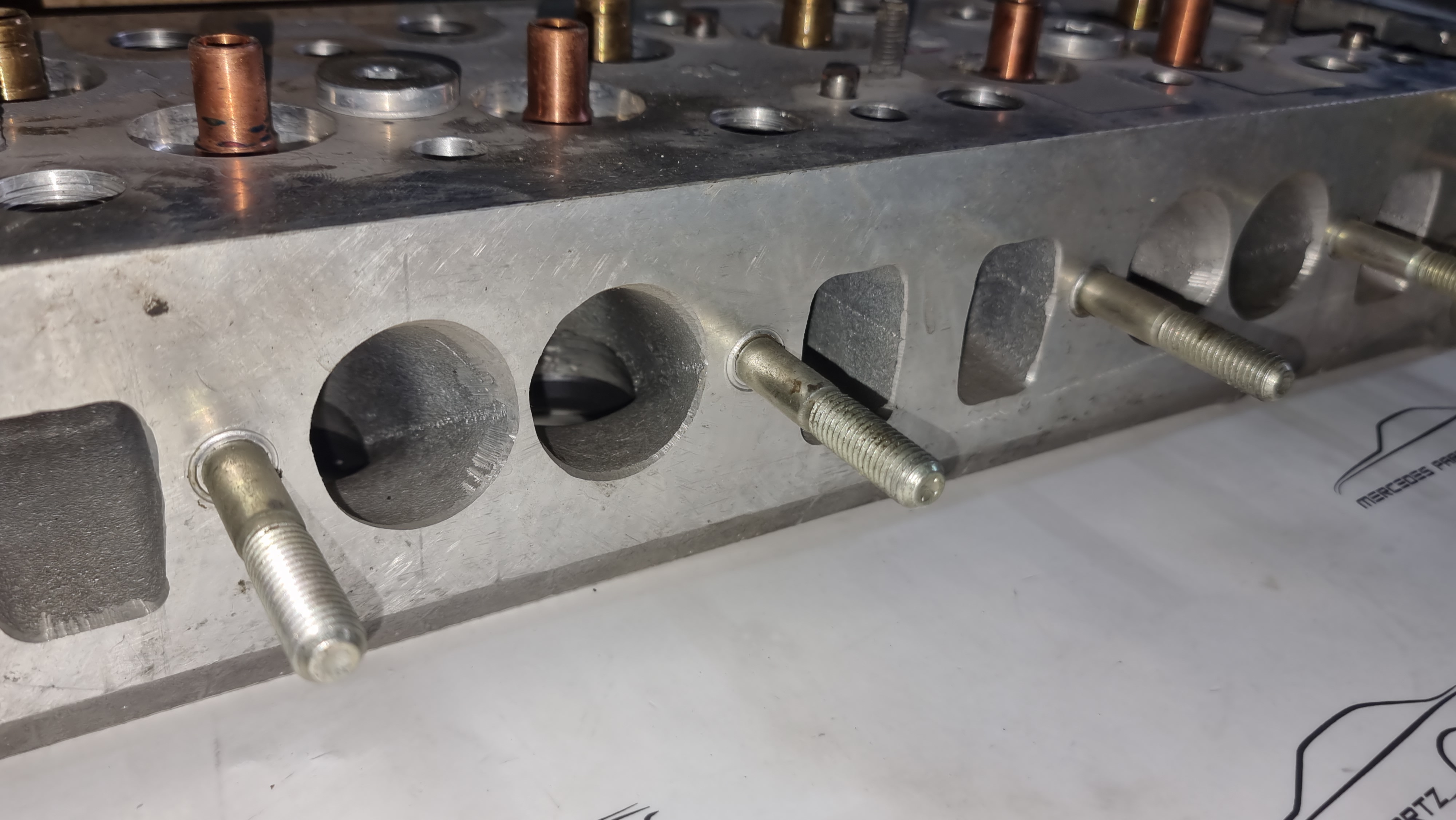 M180 M114 230/250A cylinder head NOS Genuine Mercedes Part M180 M114 230/250A cylinder head NOS Genuine Mercedes Part