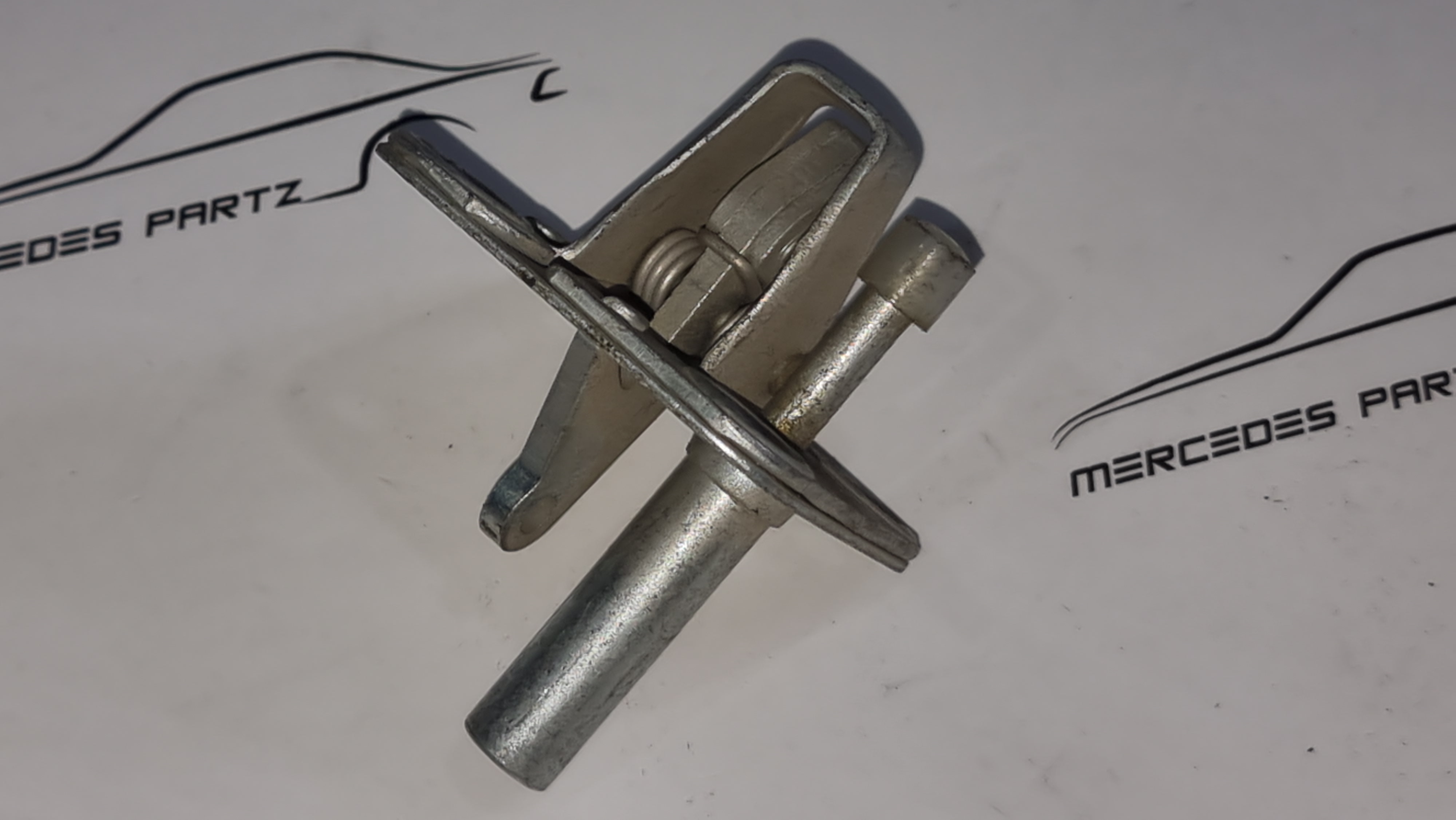 W100 W107 W108 W109 W110 W111 W113 W114 W115 W116 W123 engine hood catch lower part NOS A1158800160 Genuine Mercedes Part W100 W107 W108 W109 W110 W111 W113 W114 W115 W116 W123 engine hood catch lower part NOS A1158800160 Genuine Mercedes Part