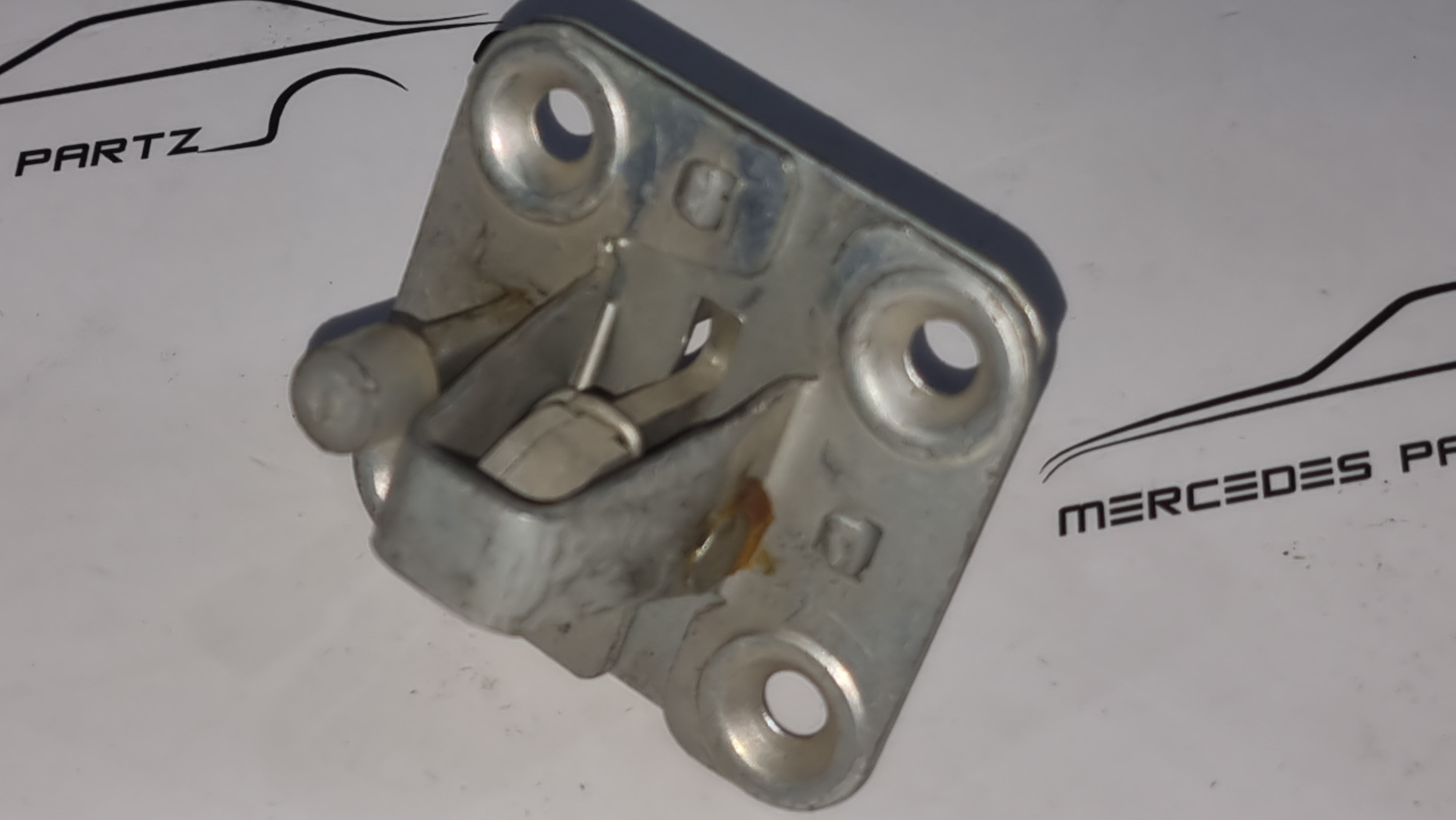 W100 W107 W108 W109 W110 W111 W113 W114 W115 W116 W123 engine hood catch lower part NOS A1158800160 Genuine Mercedes Part W100 W107 W108 W109 W110 W111 W113 W114 W115 W116 W123 engine hood catch lower part NOS A1158800160 Genuine Mercedes Part