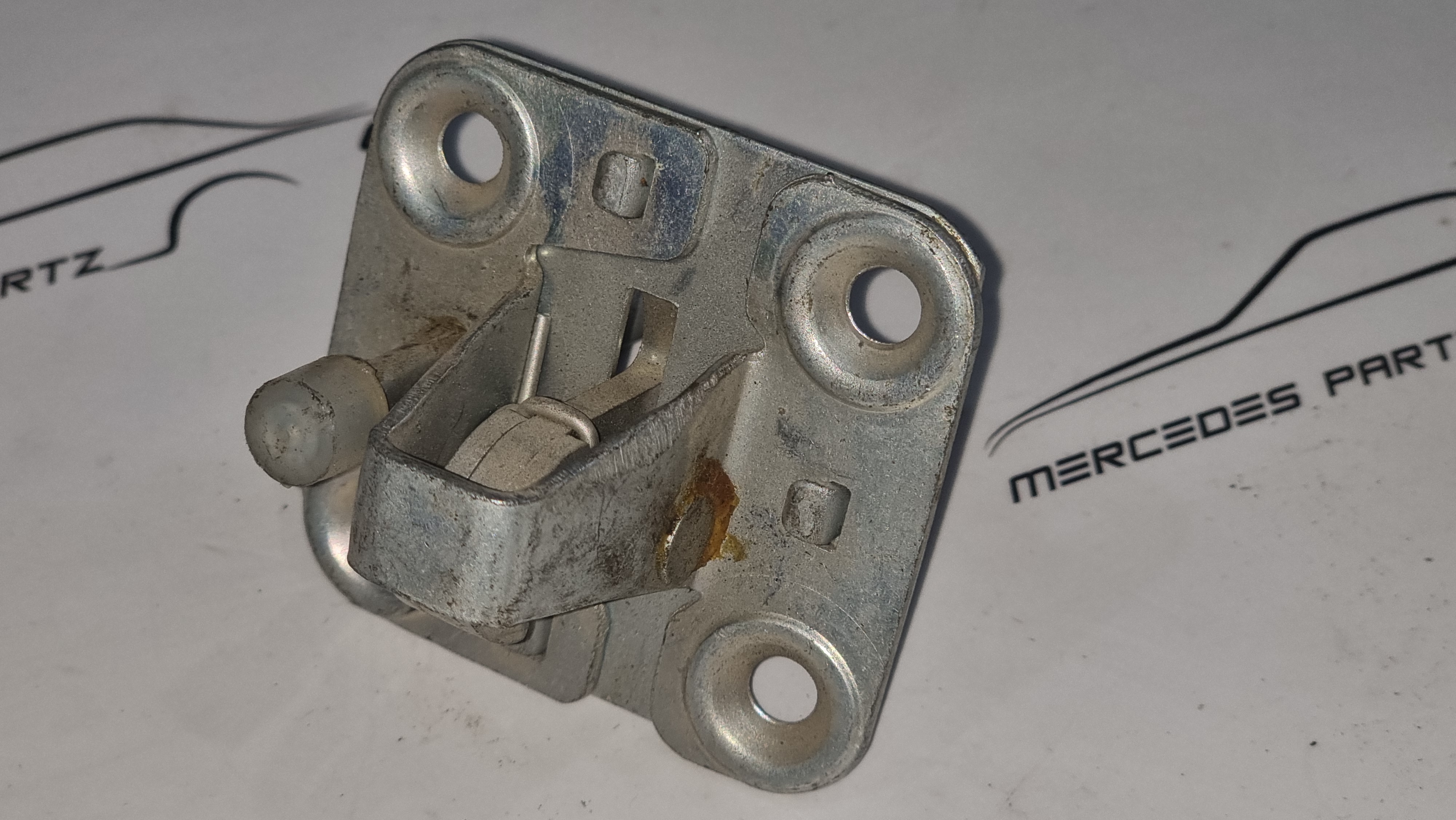 W100 W107 W108 W109 W110 W111 W113 W114 W115 W116 W123 engine hood catch lower part NOS A1158800160 Genuine Mercedes Part W100 W107 W108 W109 W110 W111 W113 W114 W115 W116 W123 engine hood catch lower part NOS A1158800160 Genuine Mercedes Part