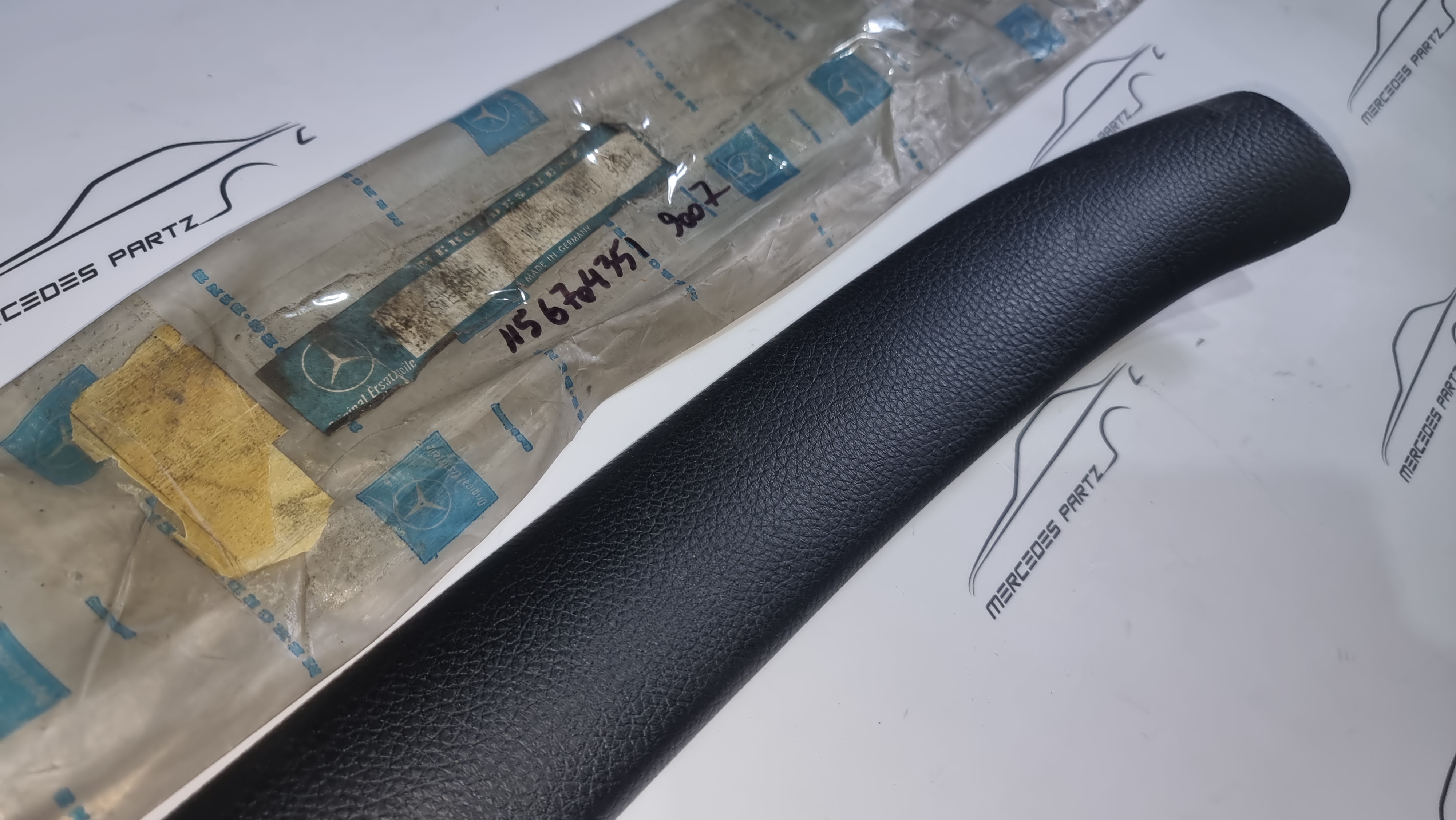 W114 W115 late model interior top left inner moulding NOS Genuine Mercedes Part W114 W115 late model interior top left inner moulding NOS Genuine Mercedes Part