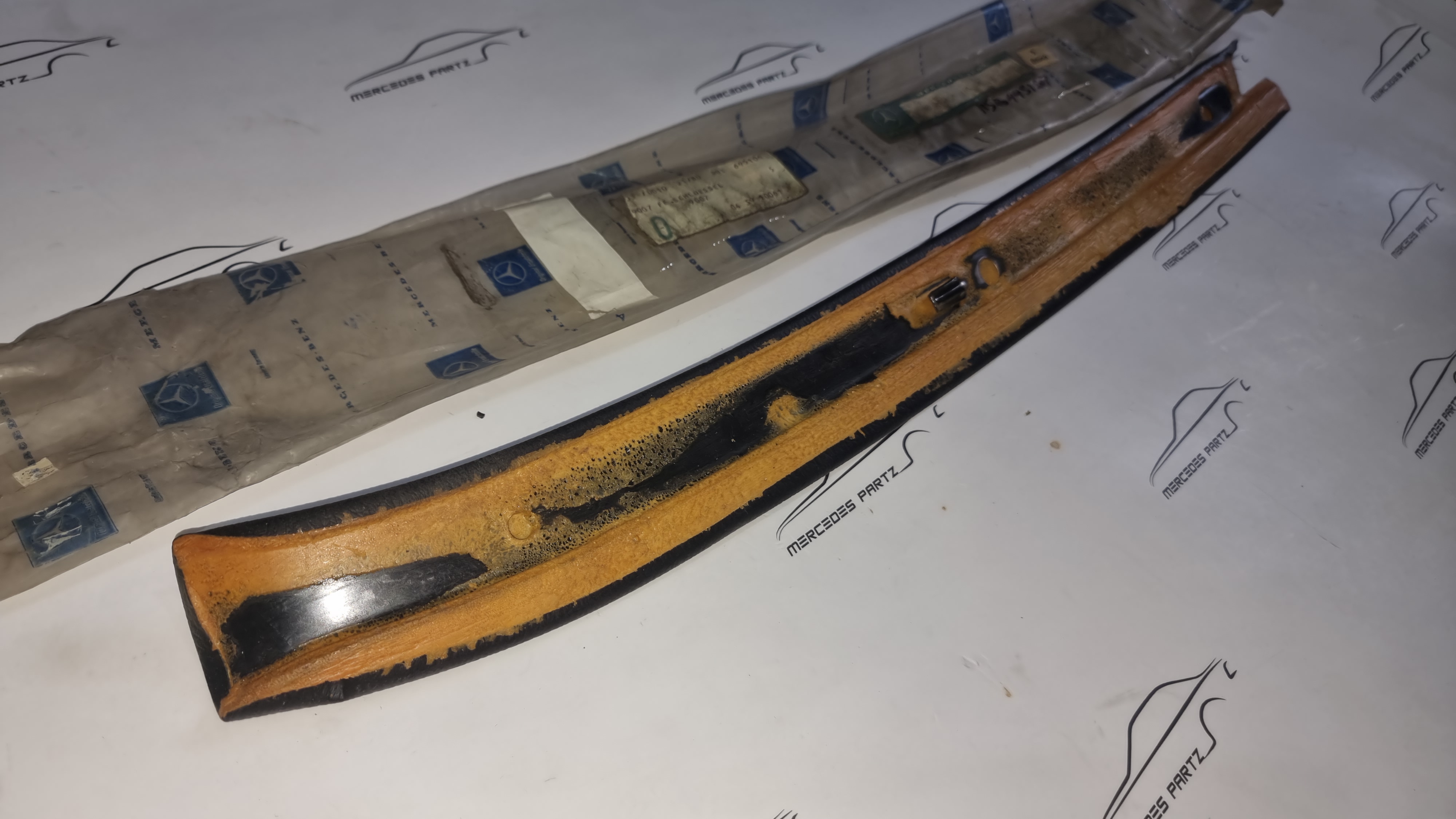 W114 W115 late model top right inner moulding NOS Genuine Mercedes Part W114 W115 late model top right inner moulding NOS Genuine Mercedes Part