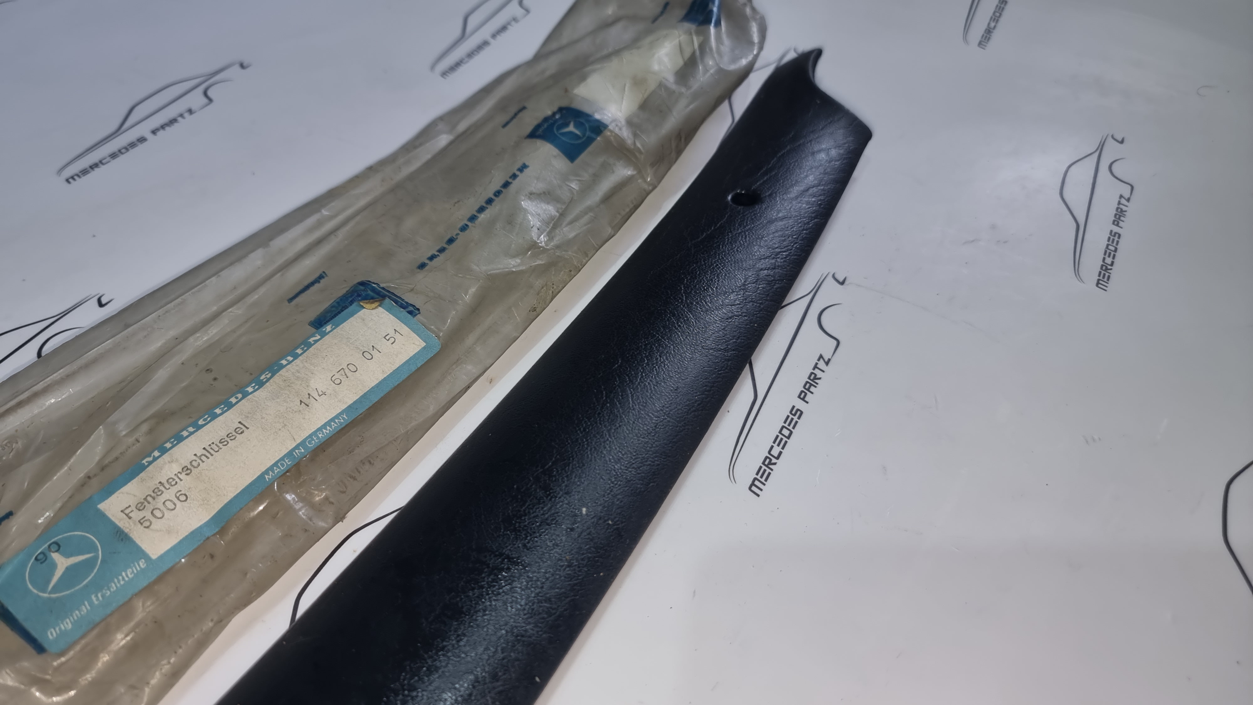 W114 W115 early (1968-1972) left lateral A column inner moulding NOS Genuine Mercedes Part W114 W115 early (1968-1972) left lateral A column inner moulding NOS Genuine Mercedes Part