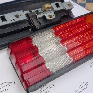 W126 C126 C126 المصباح الخلفي الأيمن الخلفي NOS A1268200864 قطعة مرسيدس أصلية W126 C126 C126 المصباح الخلفي الأيمن الخلفي NOS A1268200864 قطعة مرسيدس أصلية