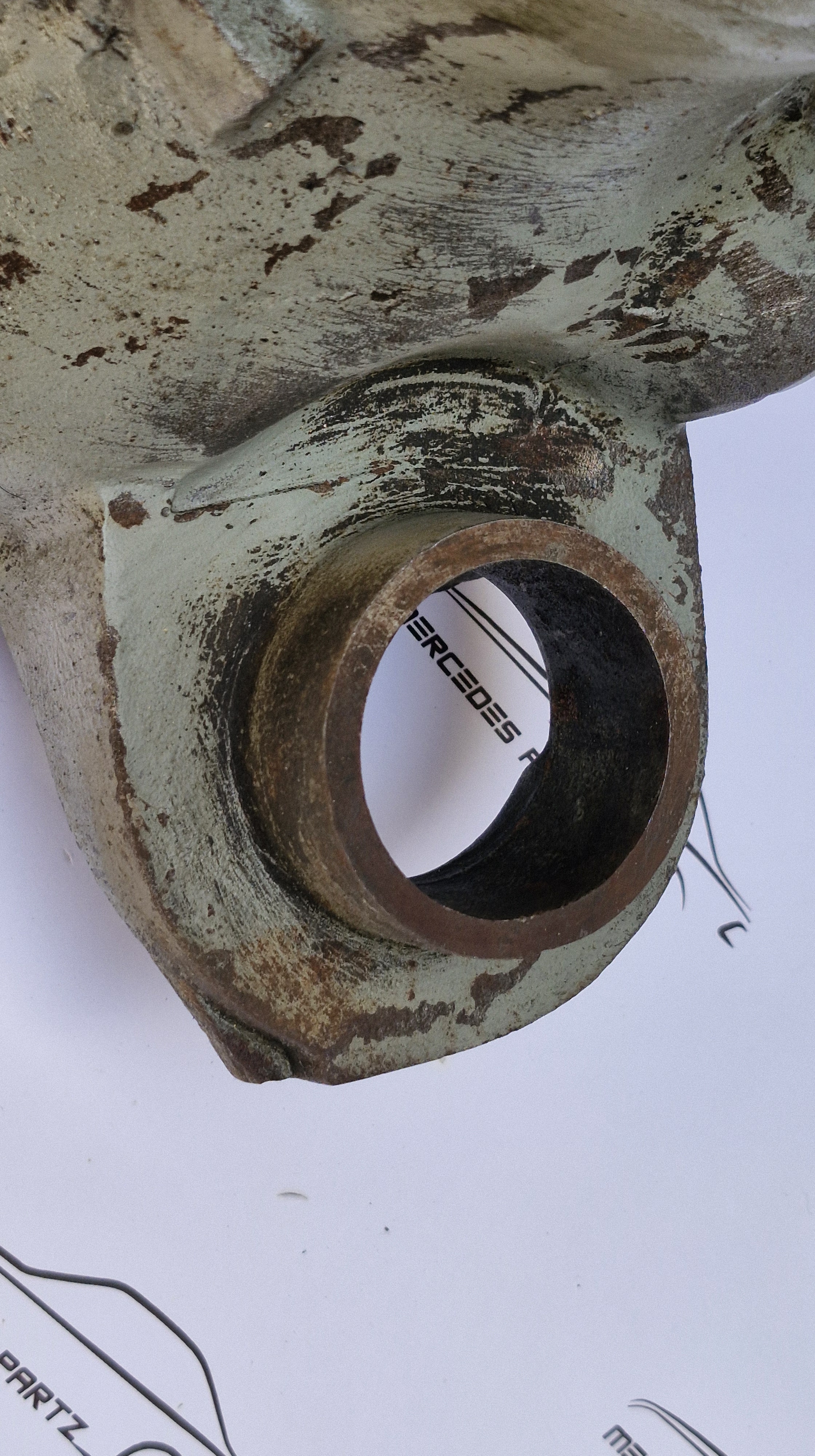 W108 W109 W111 3.5 4.5 rear axle differential housing NOS Genuine Mercedes Part W108 W109 W111 3.5 4.5 rear axle differential housing NOS Genuine Mercedes Part