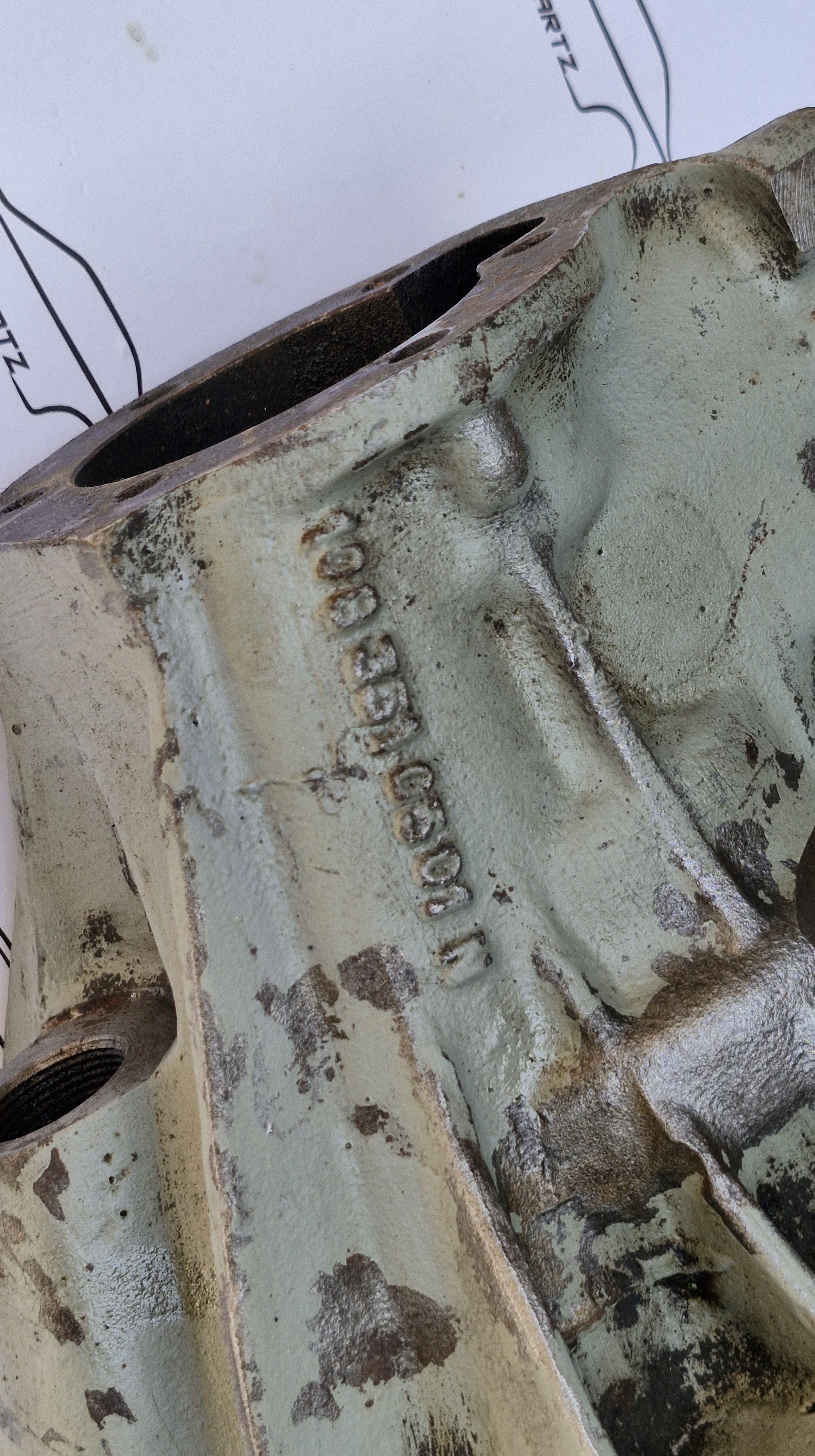 W108 W109 W111 3.5 4.5 rear axle differential housing NOS Genuine Mercedes Part W108 W109 W111 3.5 4.5 rear axle differential housing NOS Genuine Mercedes Part